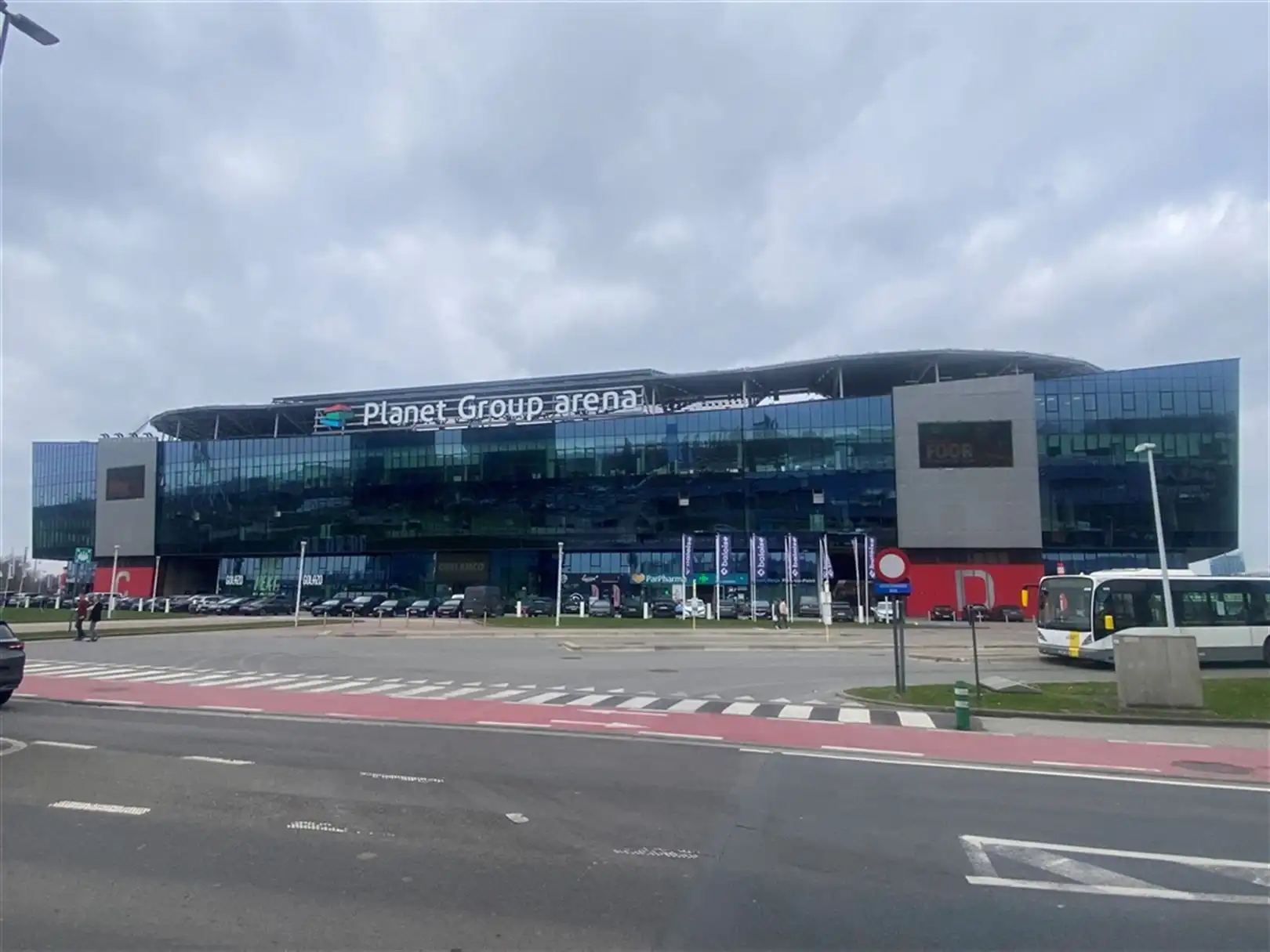 Kantoren in het Meetdistrict in Planet Group Arena foto 2