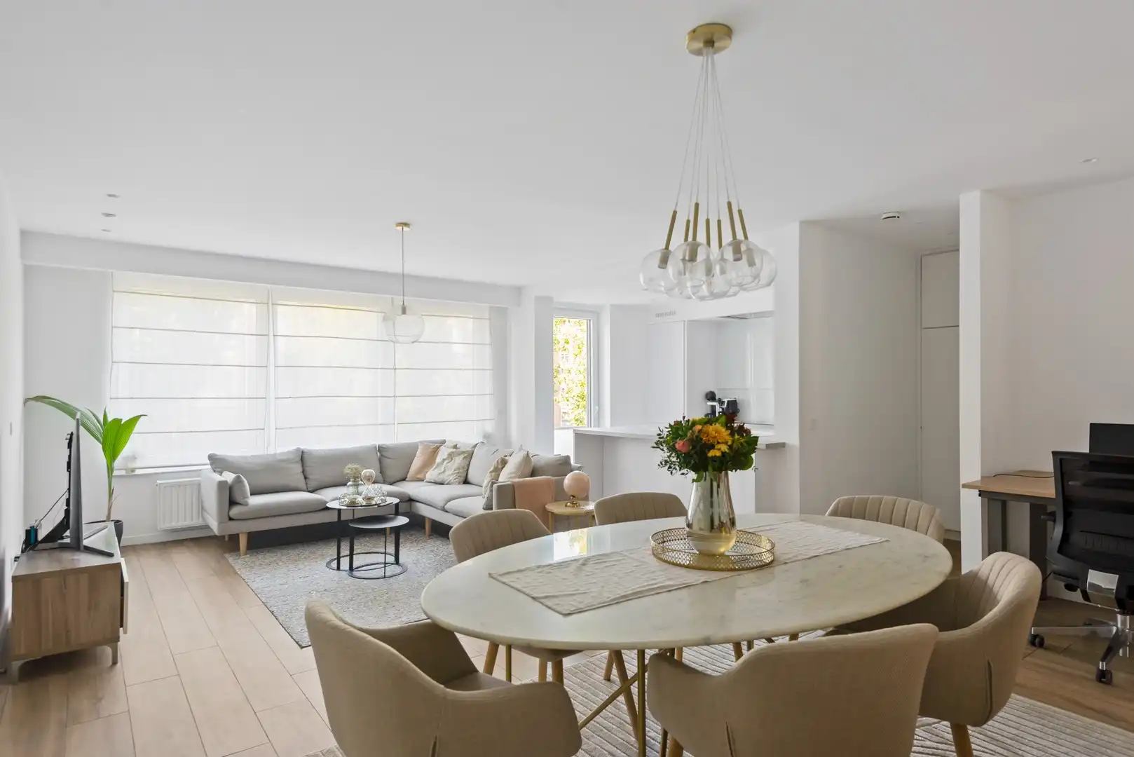 Stijlvol 3 slpk appartement met garagebox en extra berging foto {{pictureIndex}}