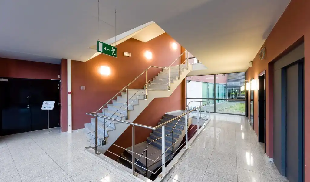 Instapklare kantoorruimte te huur vlakbij afrit E17 in Zele foto 2