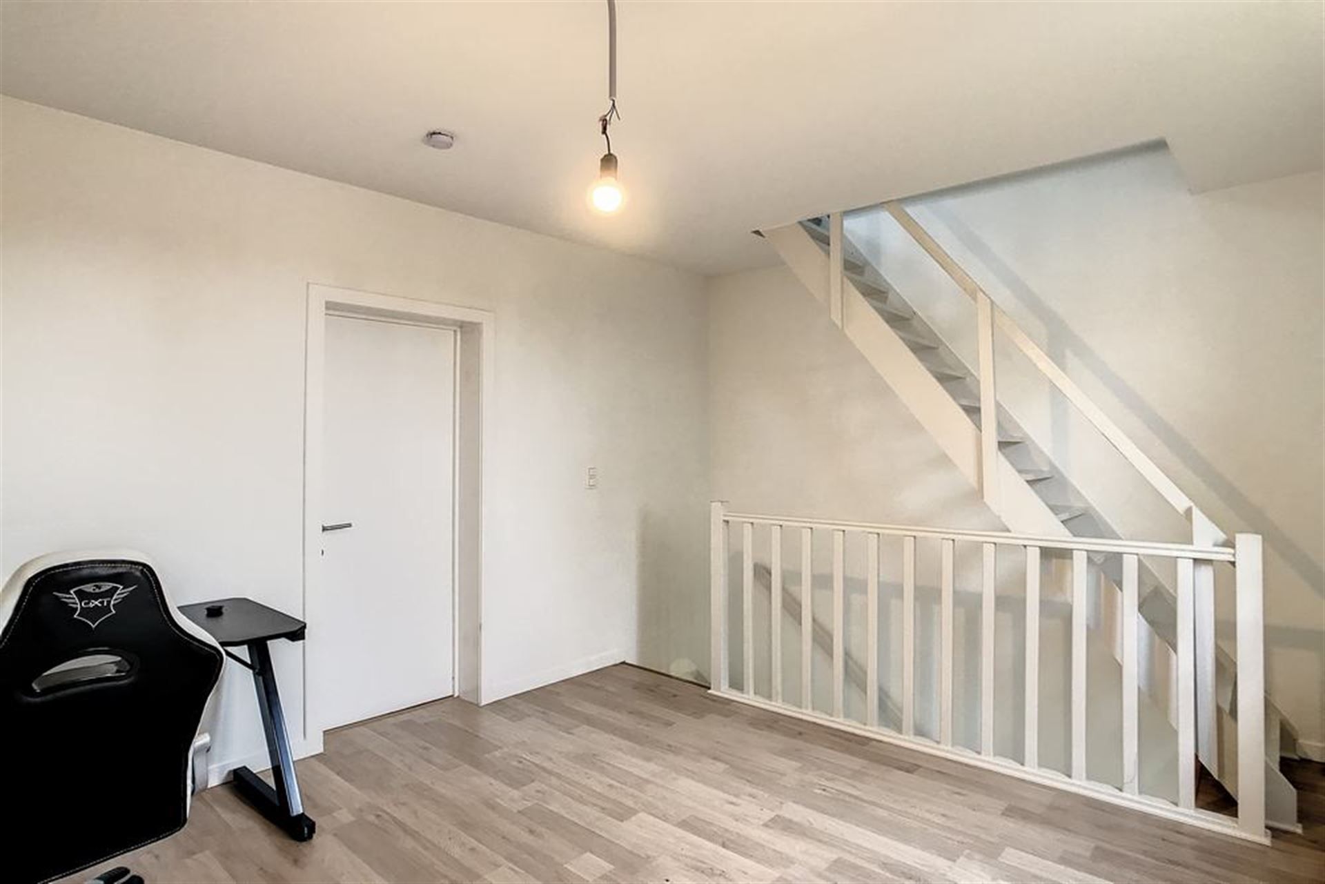 Volledig gerenoveerde woning met tuin foto 8