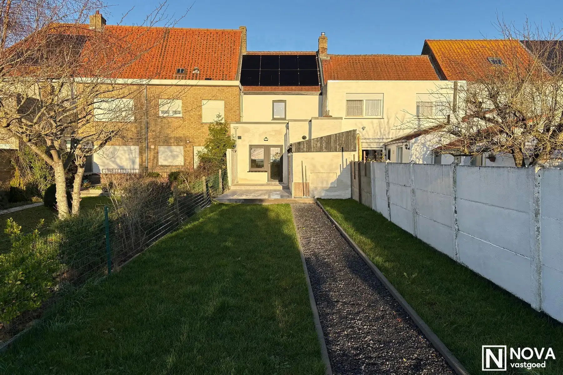 Volledig vernieuwde woning met 3 slaapkamers en tuin. foto 14