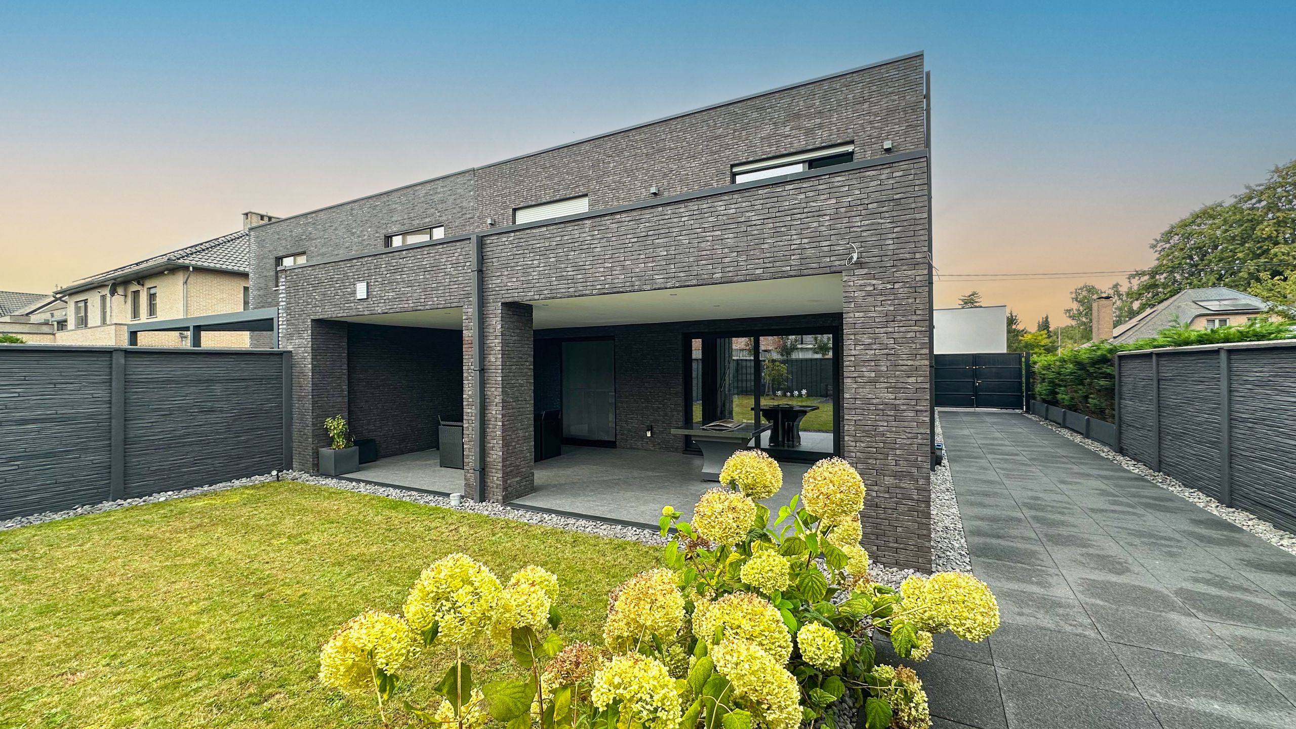 Uitzonderlijk moderne woning met hoogwaardige afwerking! foto 52