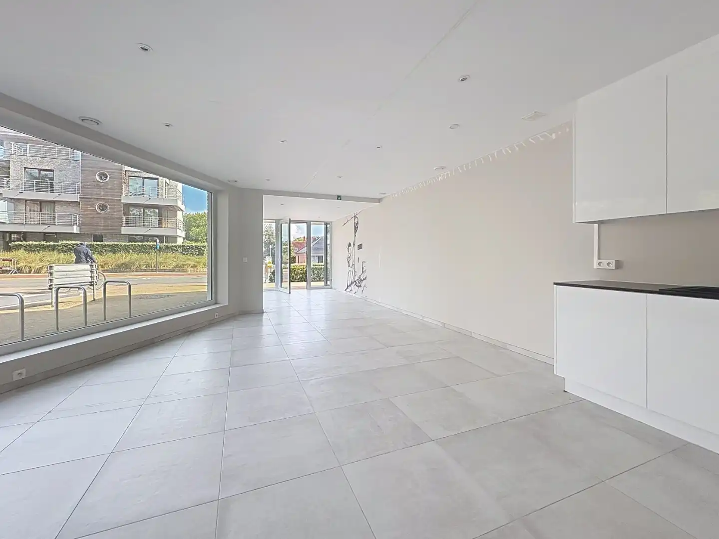 Handelspand met 1 slaapkamerappartement en garage foto {{pictureIndex}}