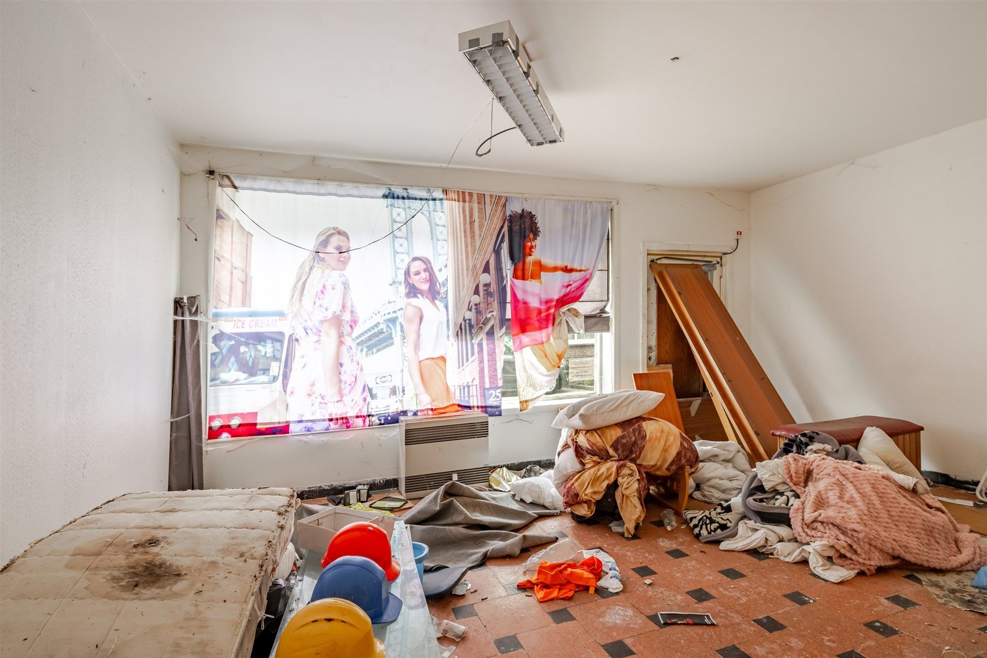 Renovatieproject bestaande uit 3 appartementen + 1 huis + 8 garageboxen foto 10
