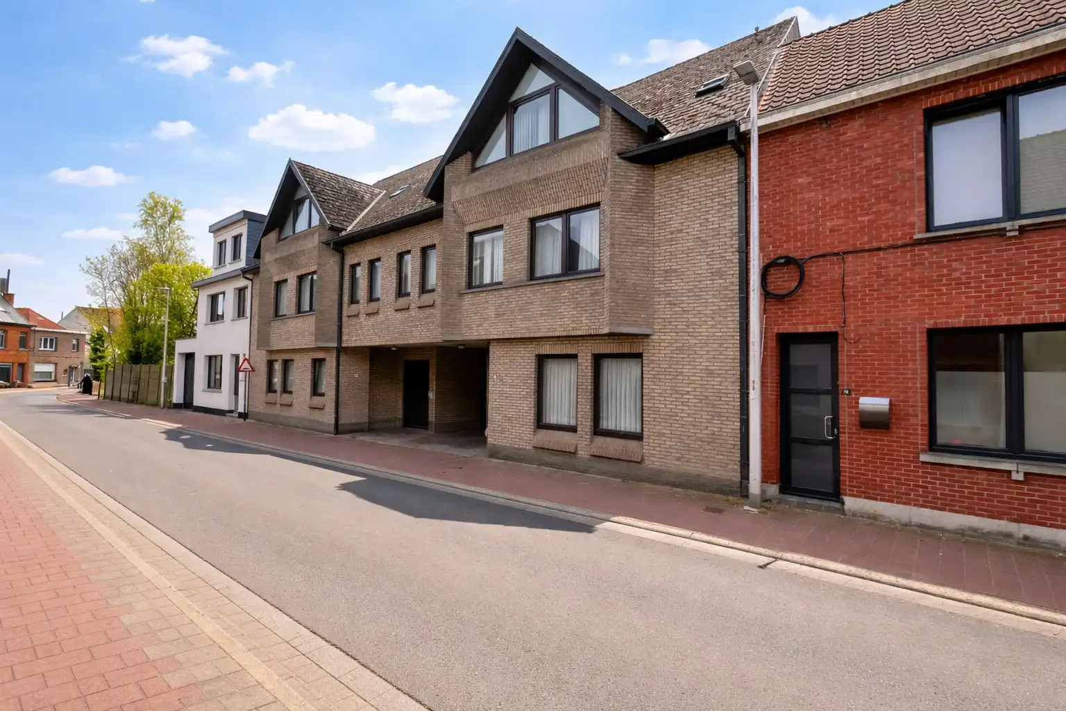 Gelijkvloers appartement met tuin en garagebox foto {{pictureIndex}}