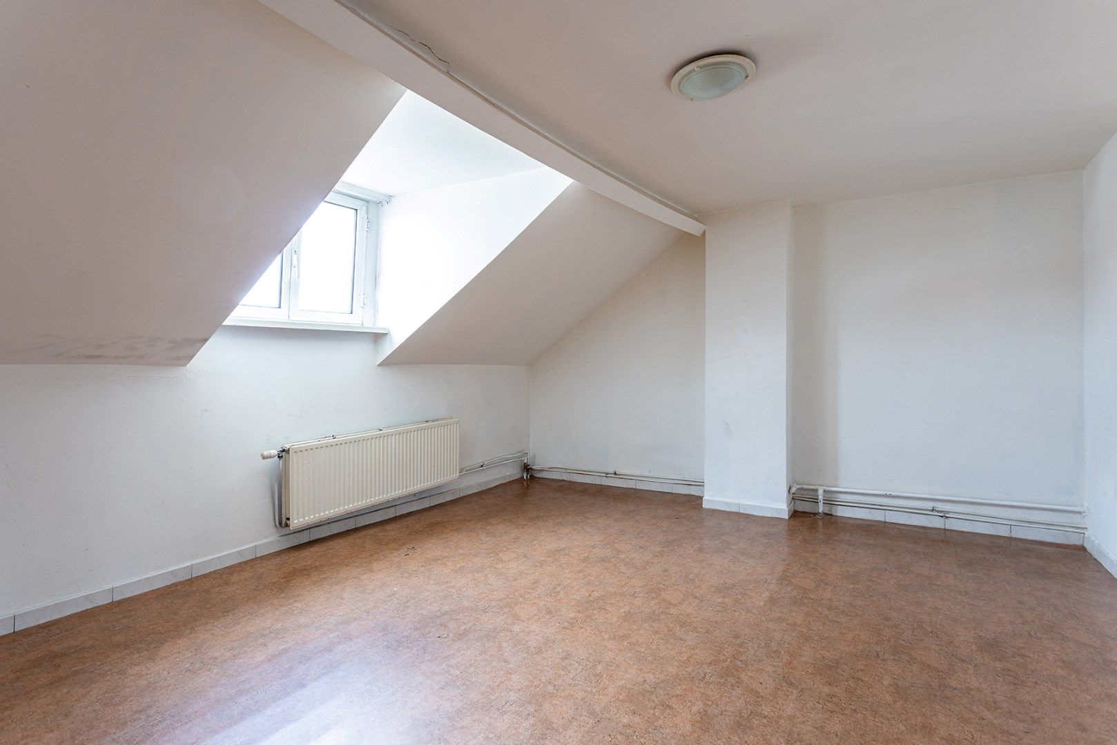 Eengezinswoning met 4 a 5 slaapkamers en koer! foto 5