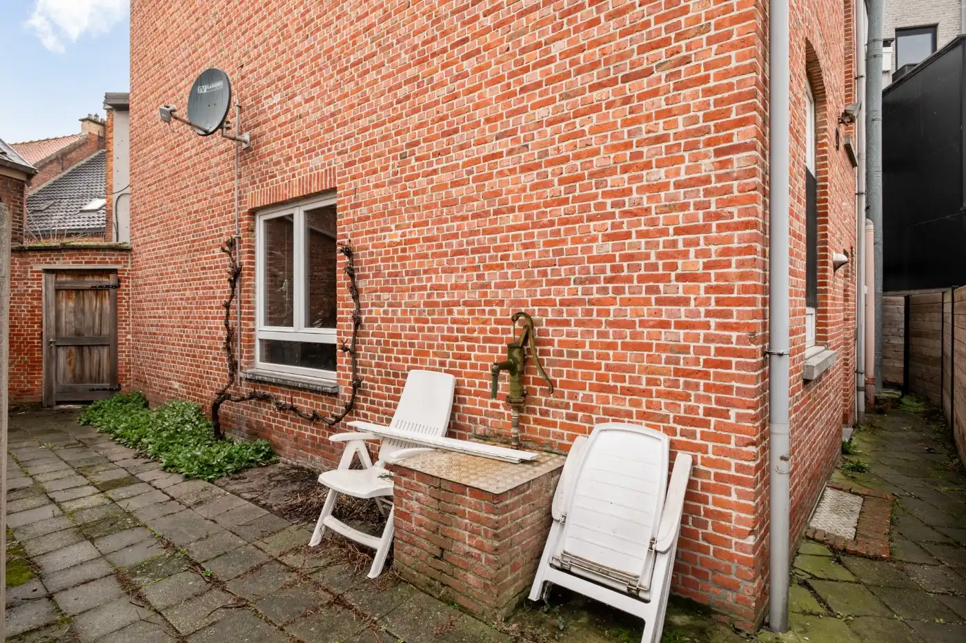 Gesloten bebouwing met 2 slpk., tuinberging en tuin foto 20