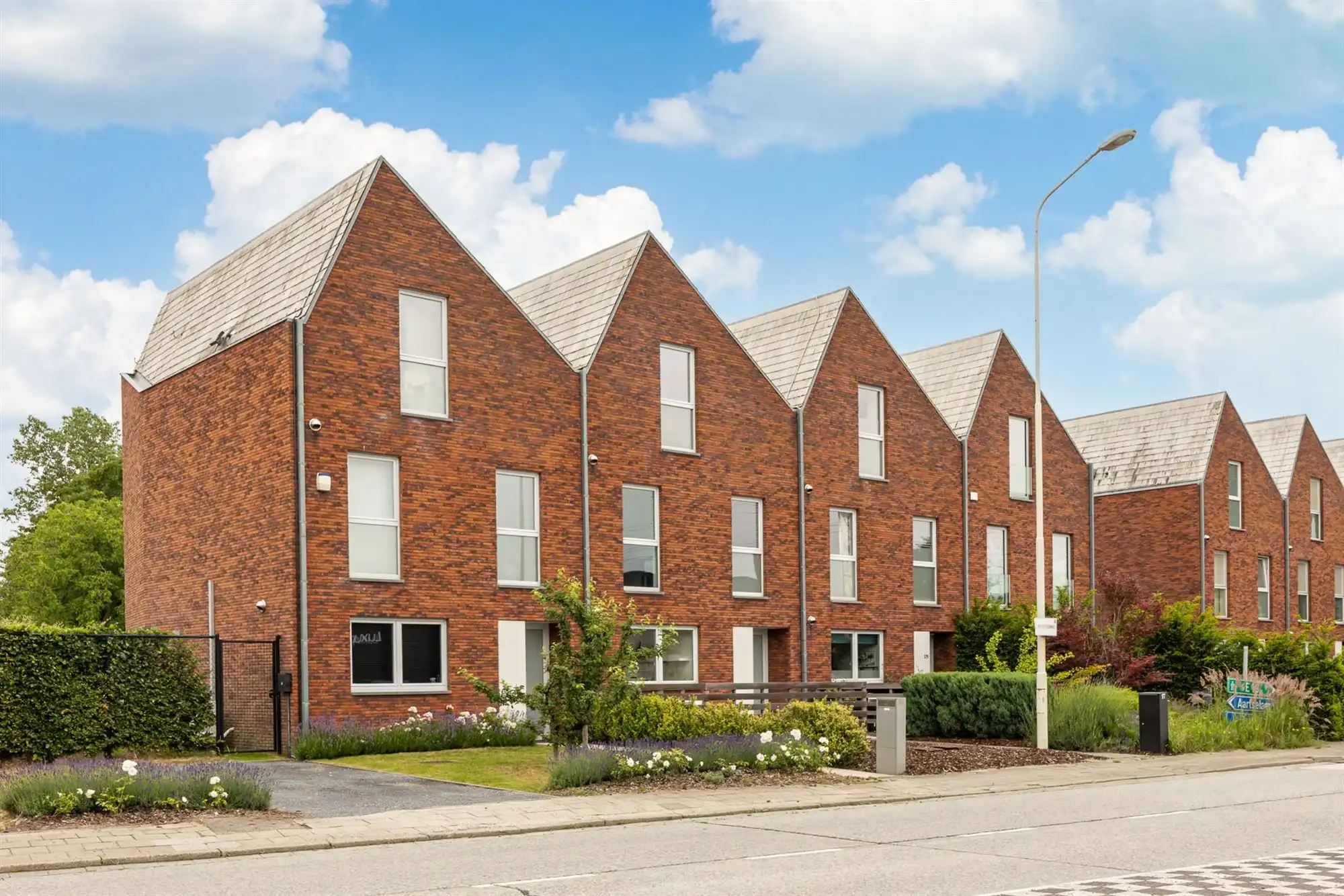 Instapklare moderne woning met 4 slpk. en tuin foto 32