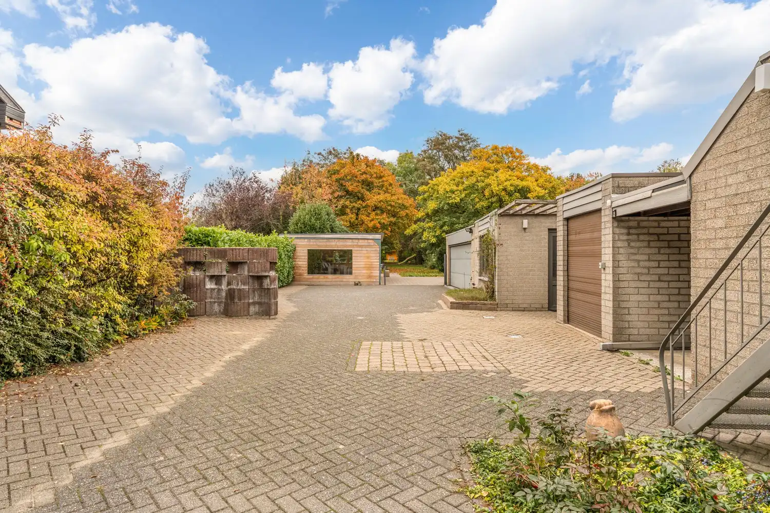 Pand met vergunde praktijkruimte, woonst, garage en carport in Opglabbeek foto 35