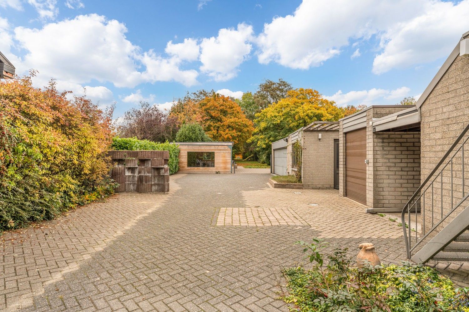 Pand met vergunde praktijkruimte, woonst, garage en carport in Opglabbeek foto 35