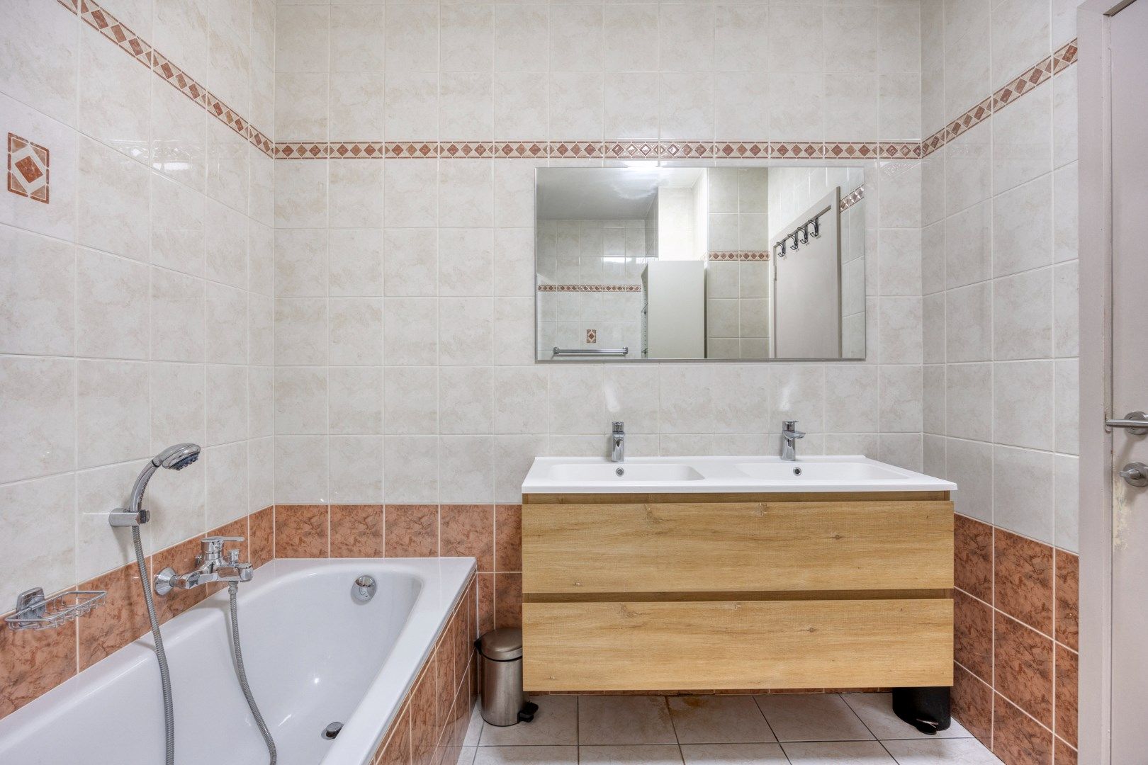 Ruim en licht appartement met 2 slaapkamers én zolderruimte foto 16