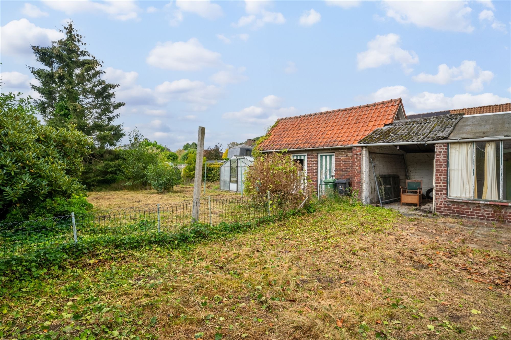 Te renoveren woning op prachtige locatie! foto 23