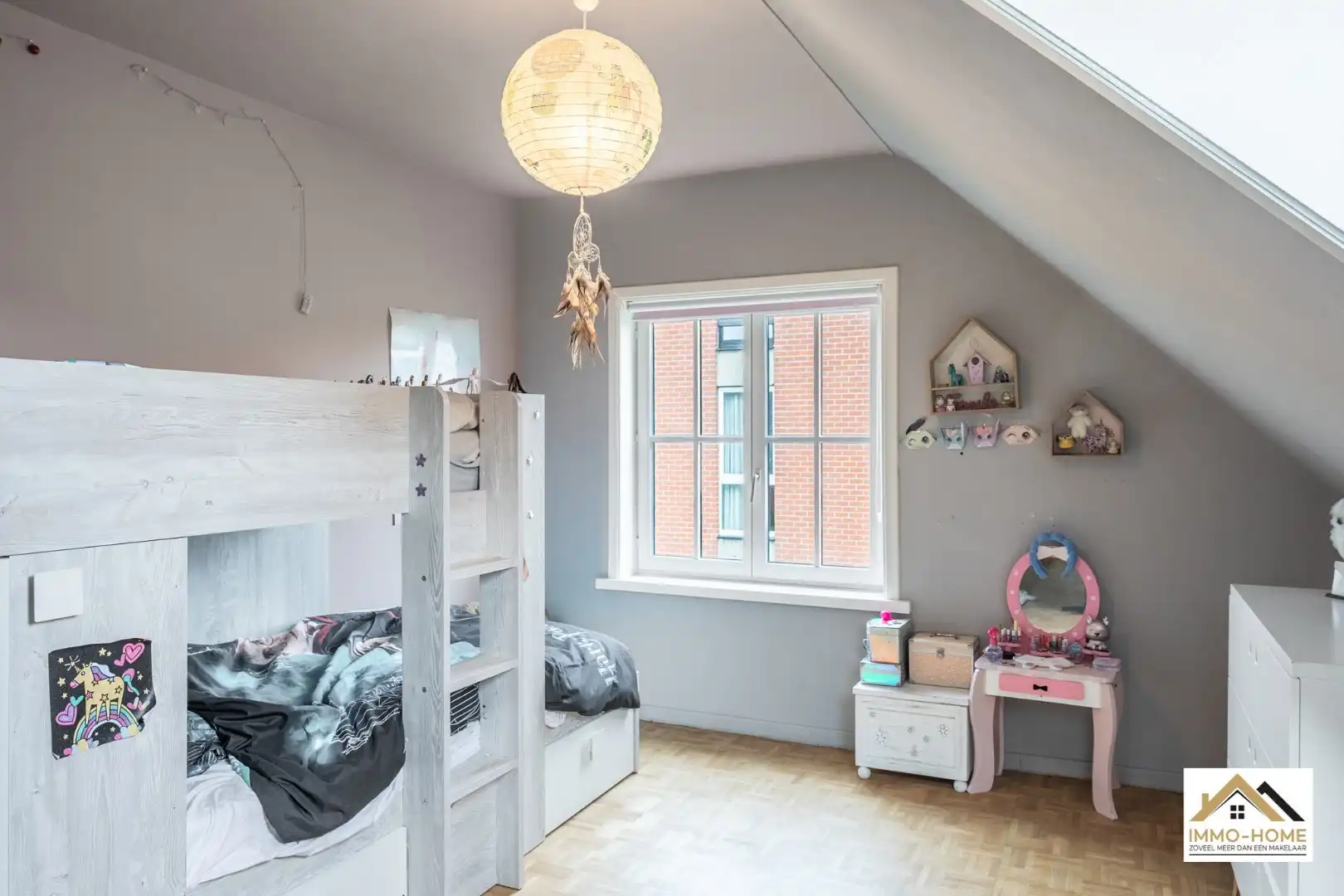 Gerenoveerde ruime gezinswoning met tuin en dubbele garage! foto 17