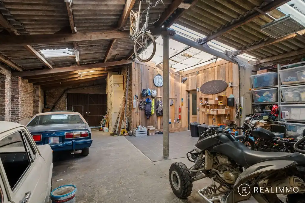 Stijlvol gerenoveerde woning met loods aan de voet van de Kluis! foto 30