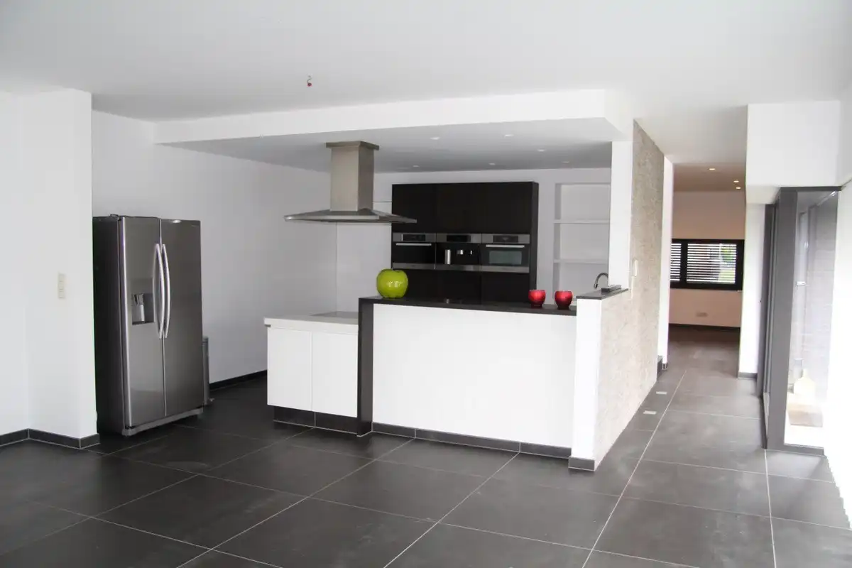 Moderne en ruime woning met 3 slk, terras en tuin  foto 3