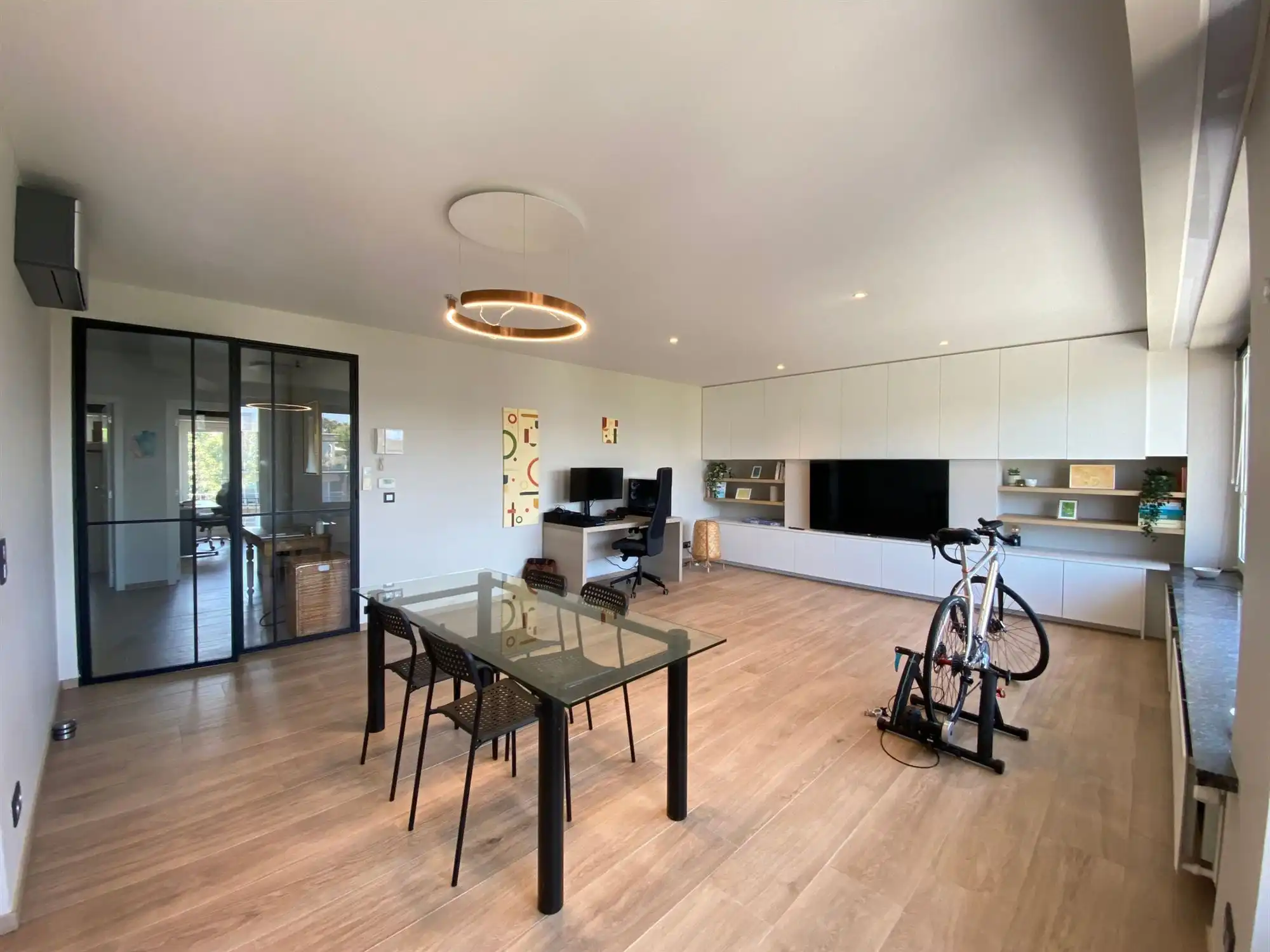 Instapklaar luxueus gerenoveerd 3 slaapkamer appartement met garage op toplocatie in Gent foto 2
