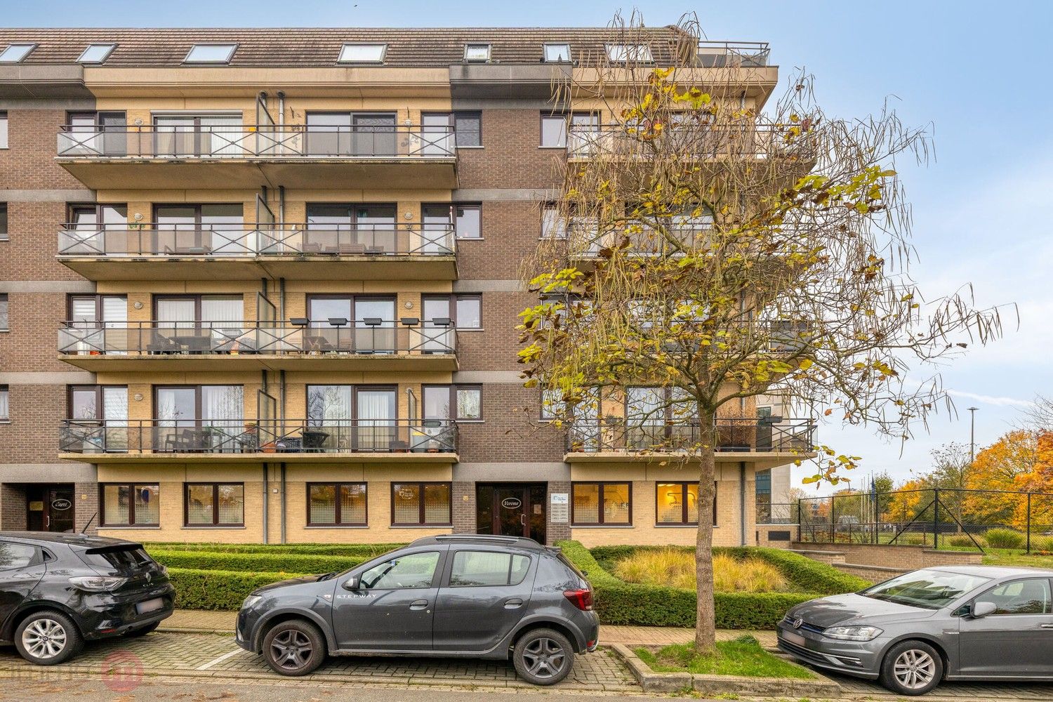 Ruim en lichtrijk appartement met twee terrassen en uitzicht op het Vijverpark aan de rand van Anderlecht 🌿 foto {{pictureIndex}}