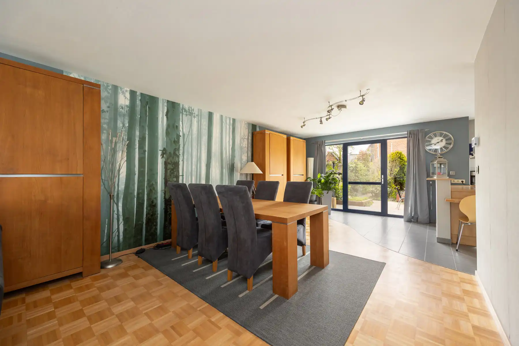 Instapklare woning met 4 slaapkamers in het centrum foto 4