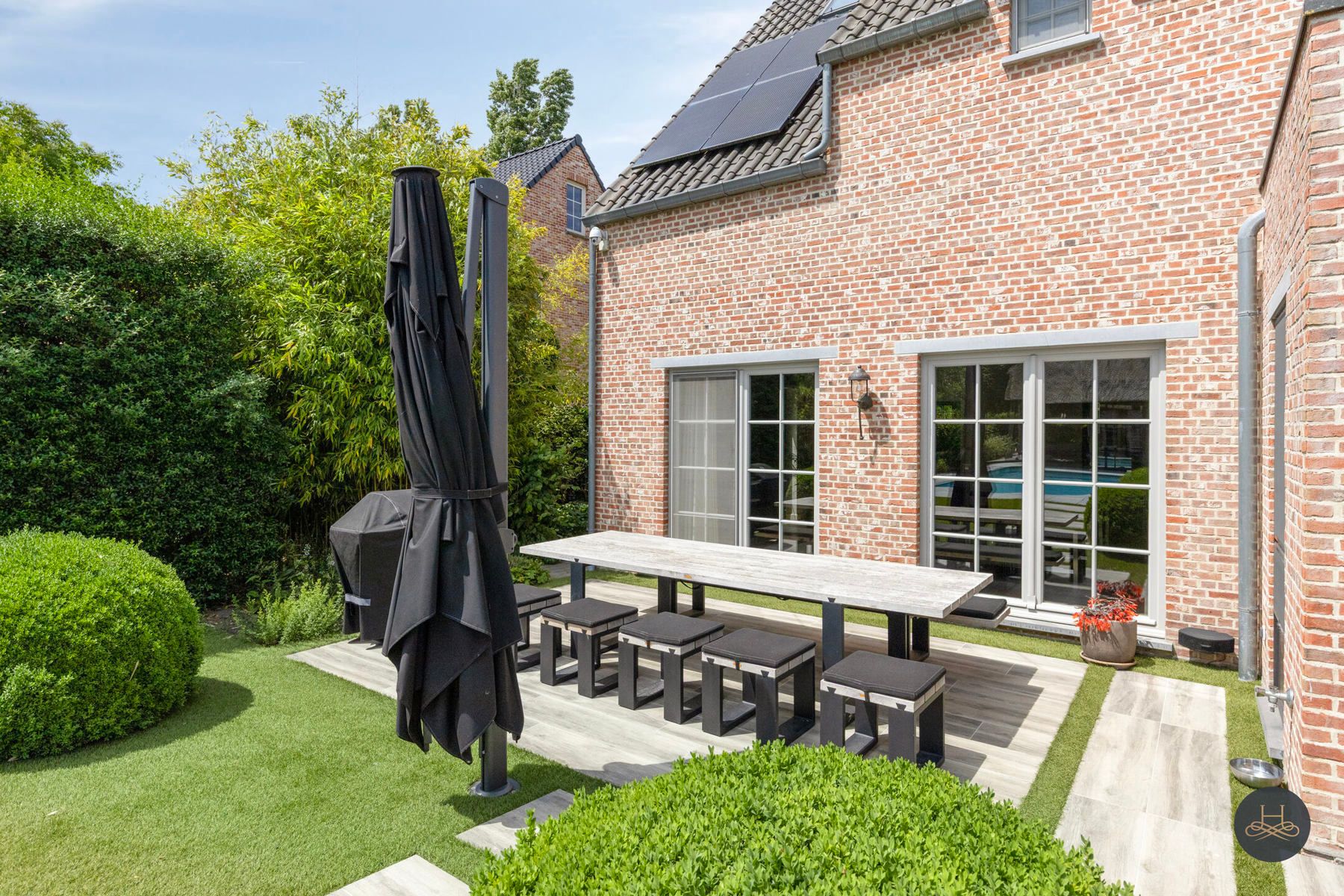 Instapklare villa met prachtig aangelegde tuin en zwembad foto 24