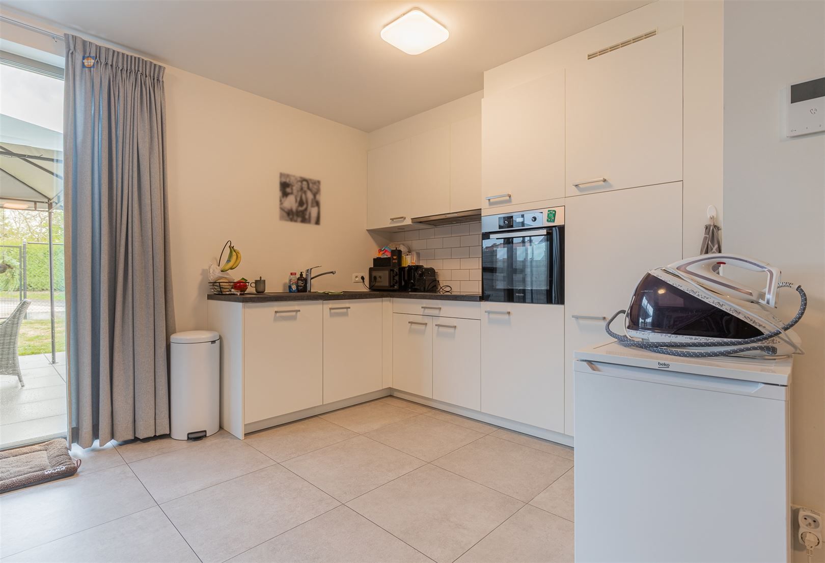 Instapklaar en energiezuinig gelijkvloersappartement met tuin en privé autostaanplaats foto 11