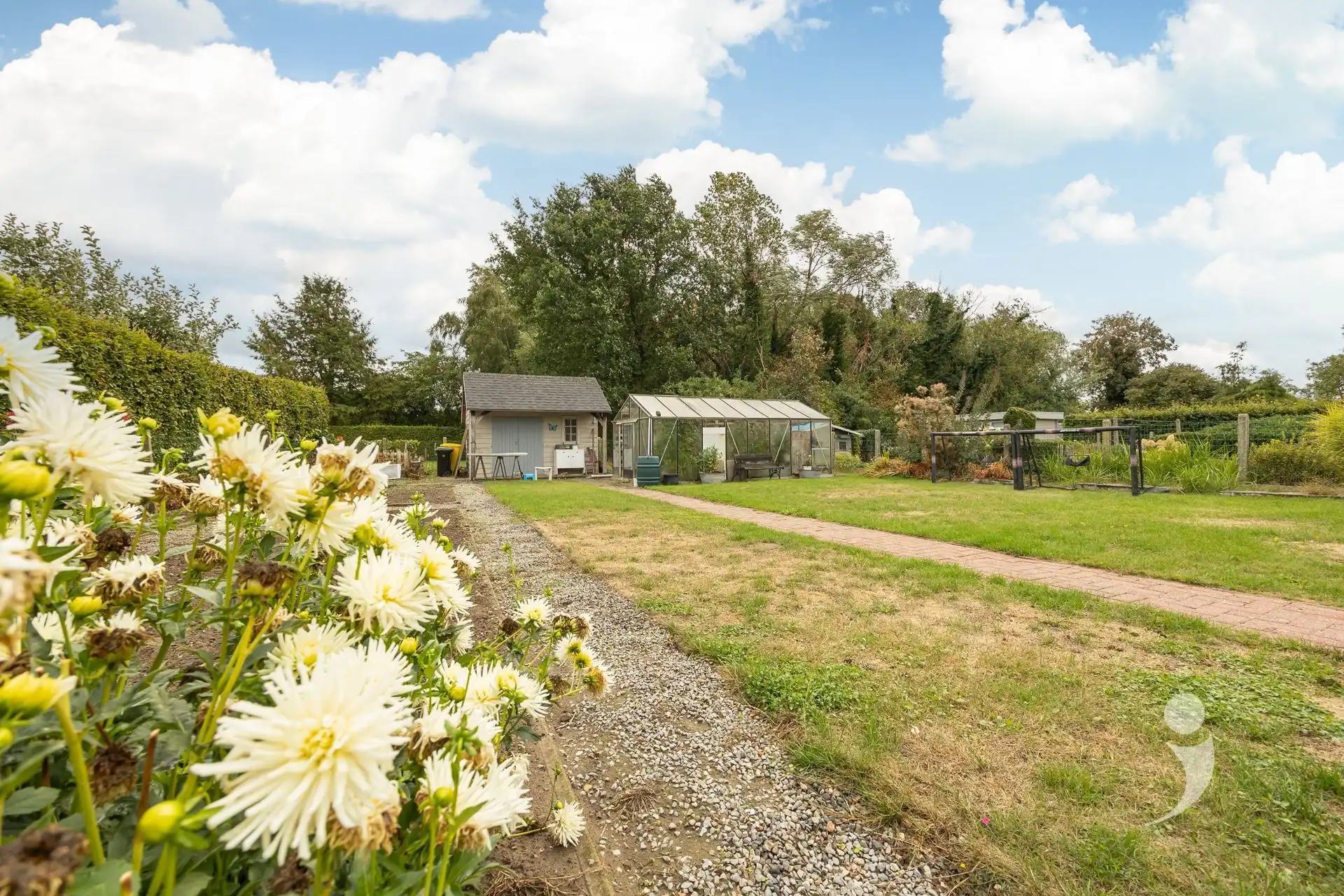 Instapklare woning in zeer rustige woonwijk! foto 24