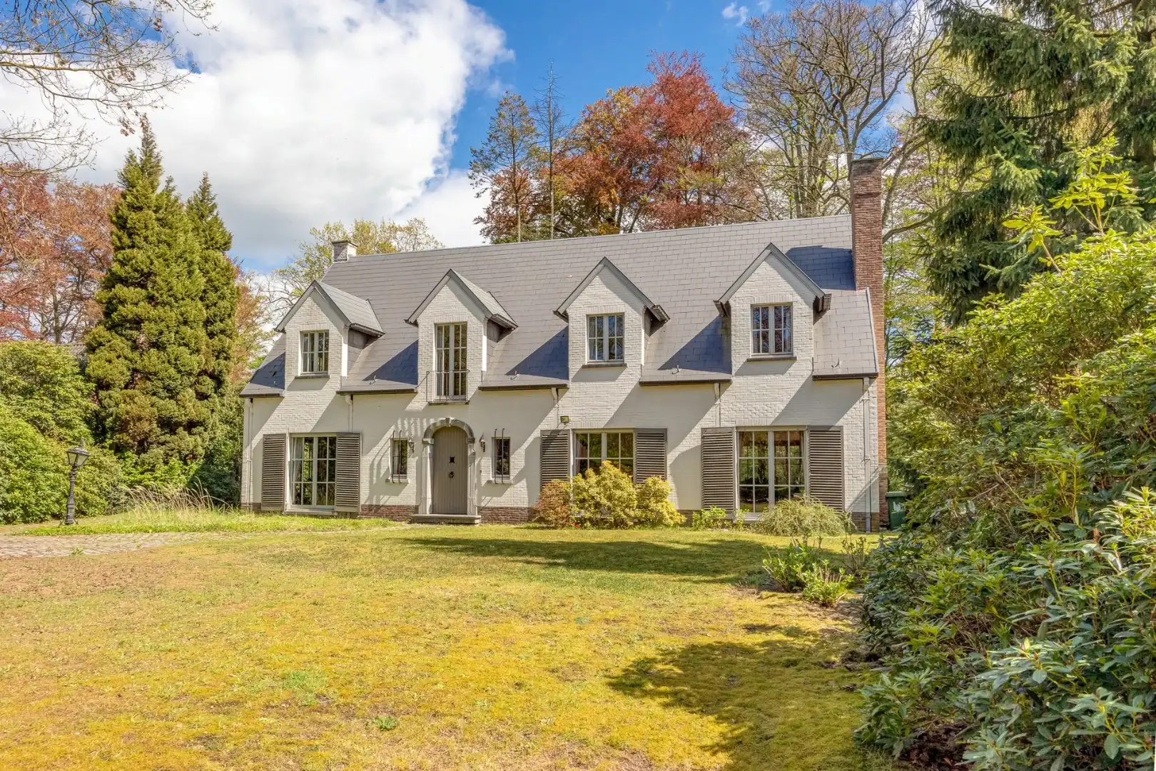 Villa met praktijkruimte en dubbele garage op riant perceel van 2.010 m² te Schoten foto 2