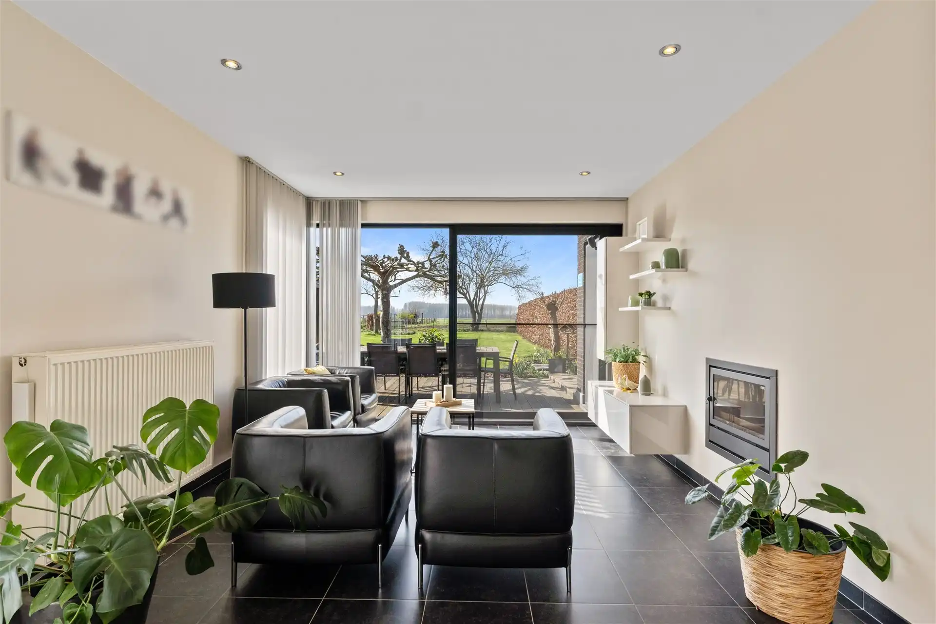 Modern halfopen bebouwing met uniek zicht in een landelijke omgeving. foto 16