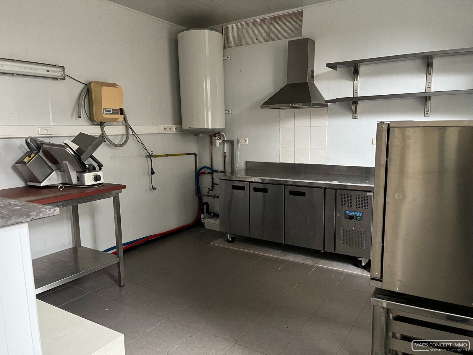 Centraal gelegen handelspand te huur in Anzegem langs drukke invalsweg foto 8
