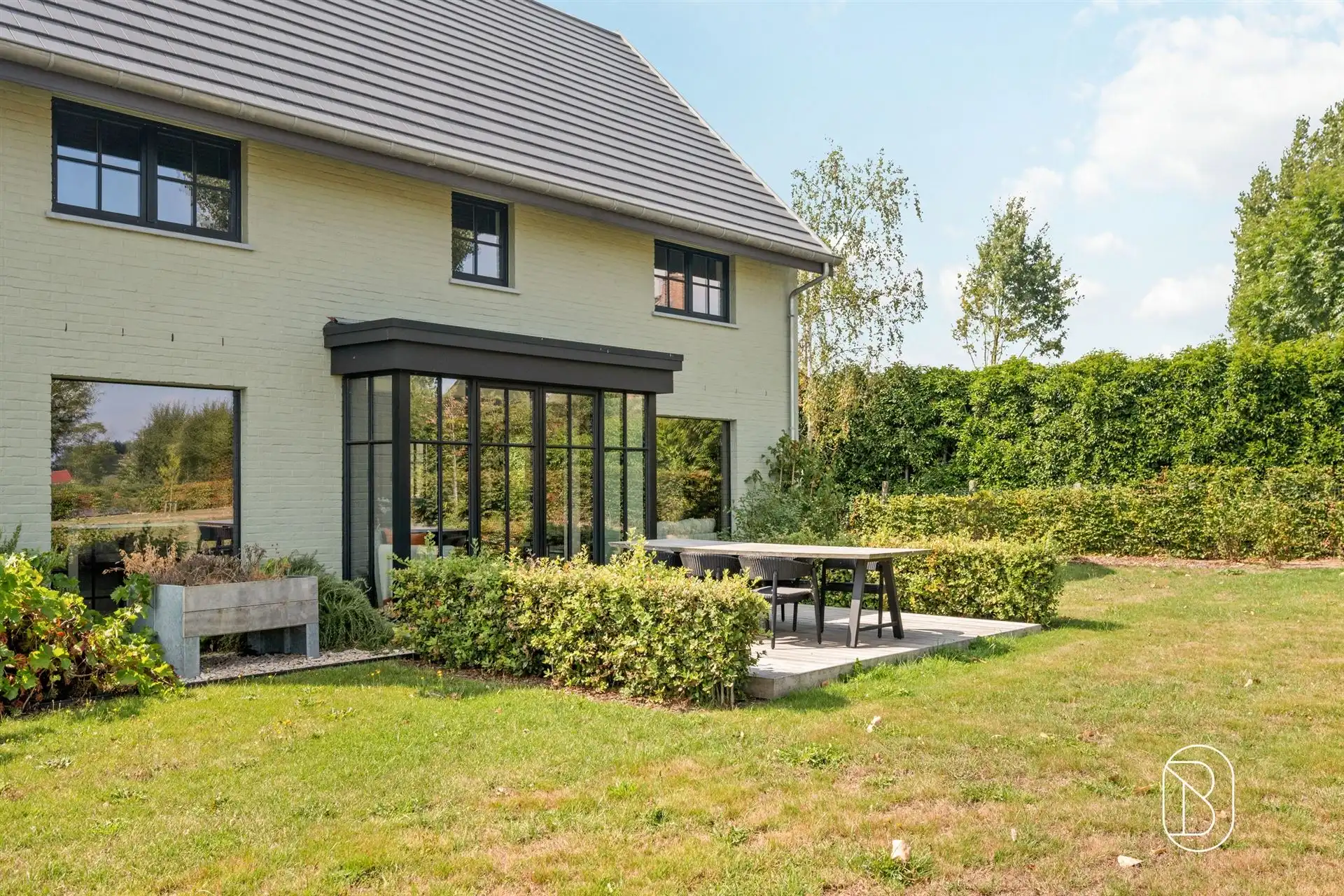 Toffe villa met bijgebouw en tuin met prachtig zicht foto 4