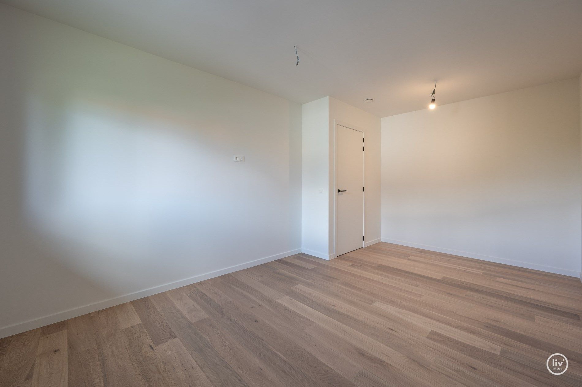 Prachtige alleenstaande en energiezuinige villa met zwembad en alle hedendaags modern comfortgelegen op een terrein van 699 m² en dit in een residentiële villaw foto 31