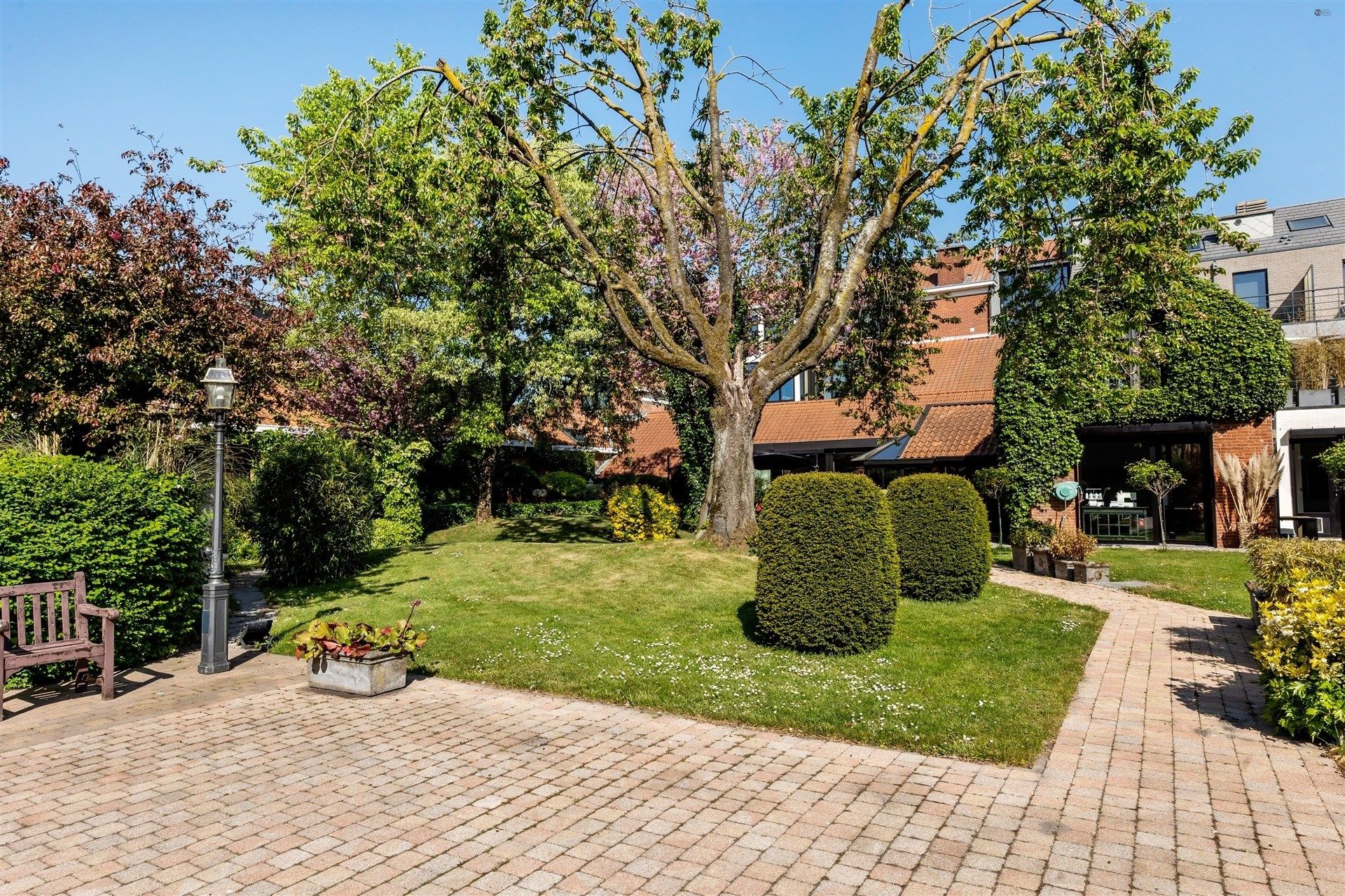 Stijlvolle en hoogwaardig afgewerkte villa met bijgebouw op fantastische locatie op perceel van 1784 m² foto 30