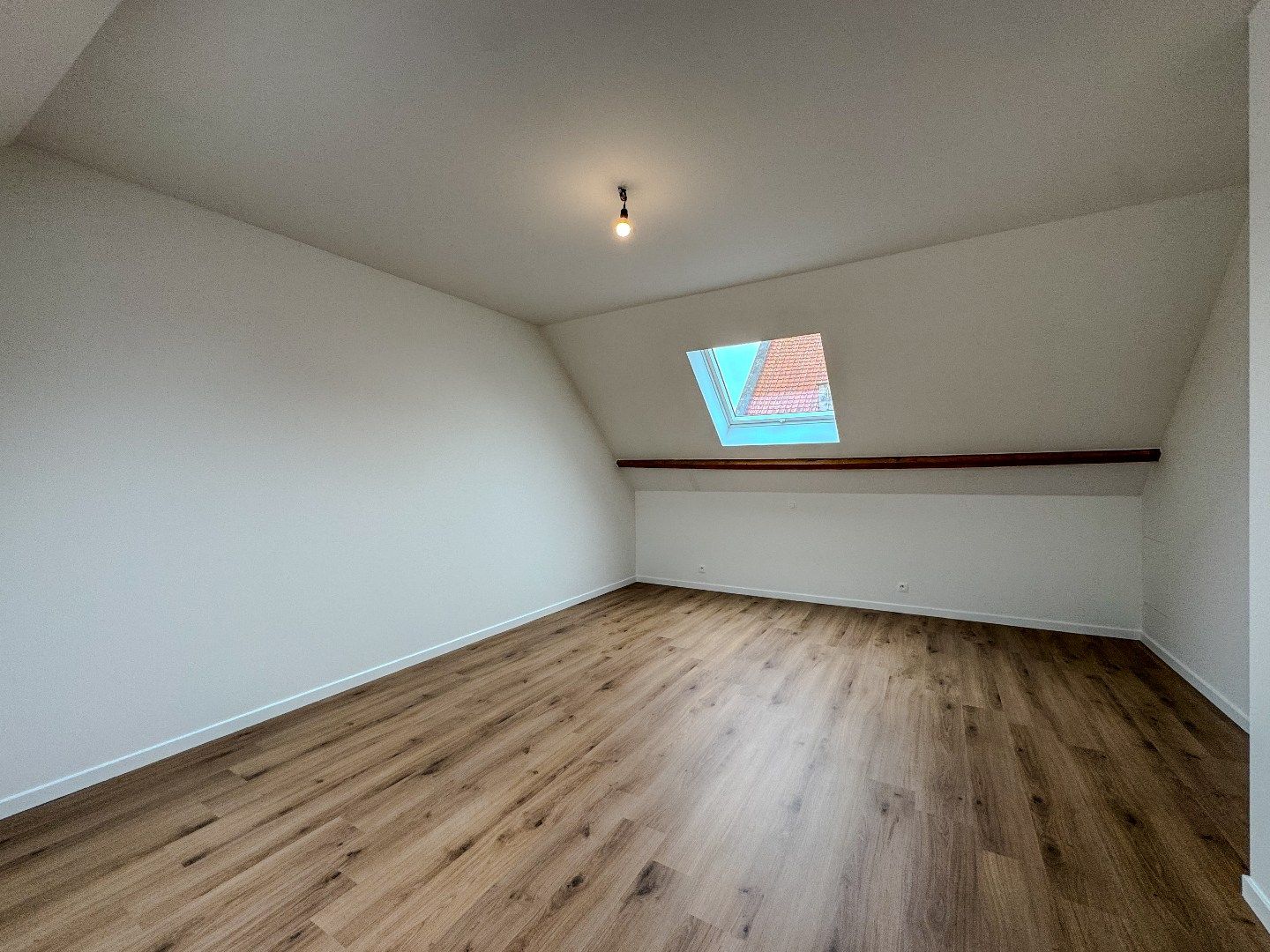 Gerenoveerde woning met 3 slaapkamers en gezellig stadstuintje. foto 22