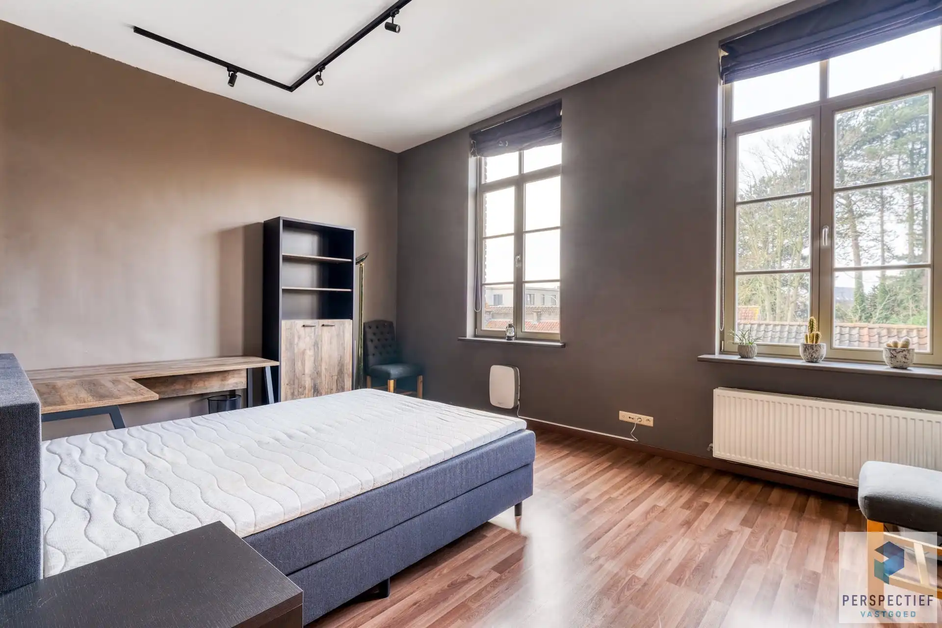 IN OPTIE - COMPROMIS IN OPMAAK | Ruime gerenoveerde woning met tuin & 2 privatieve autostaanplaatsen foto 13