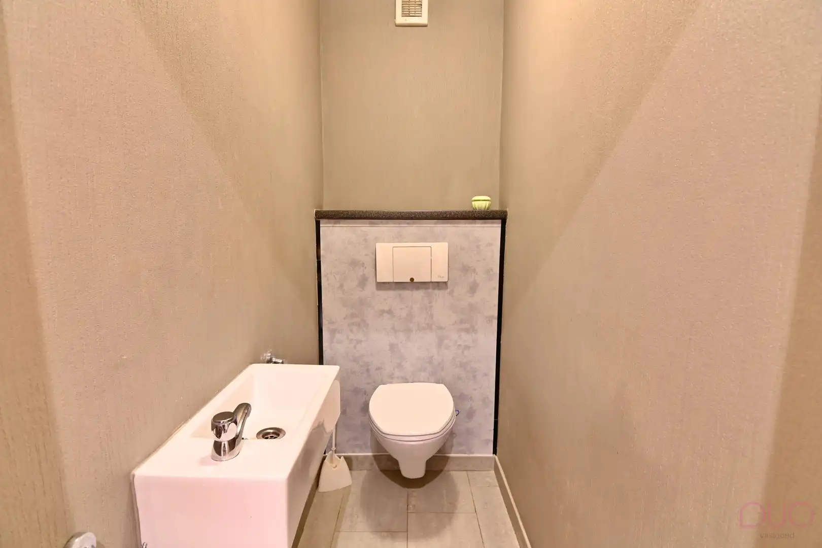 Instapklaar appartement met terras in hartje Sint-Truiden foto 10