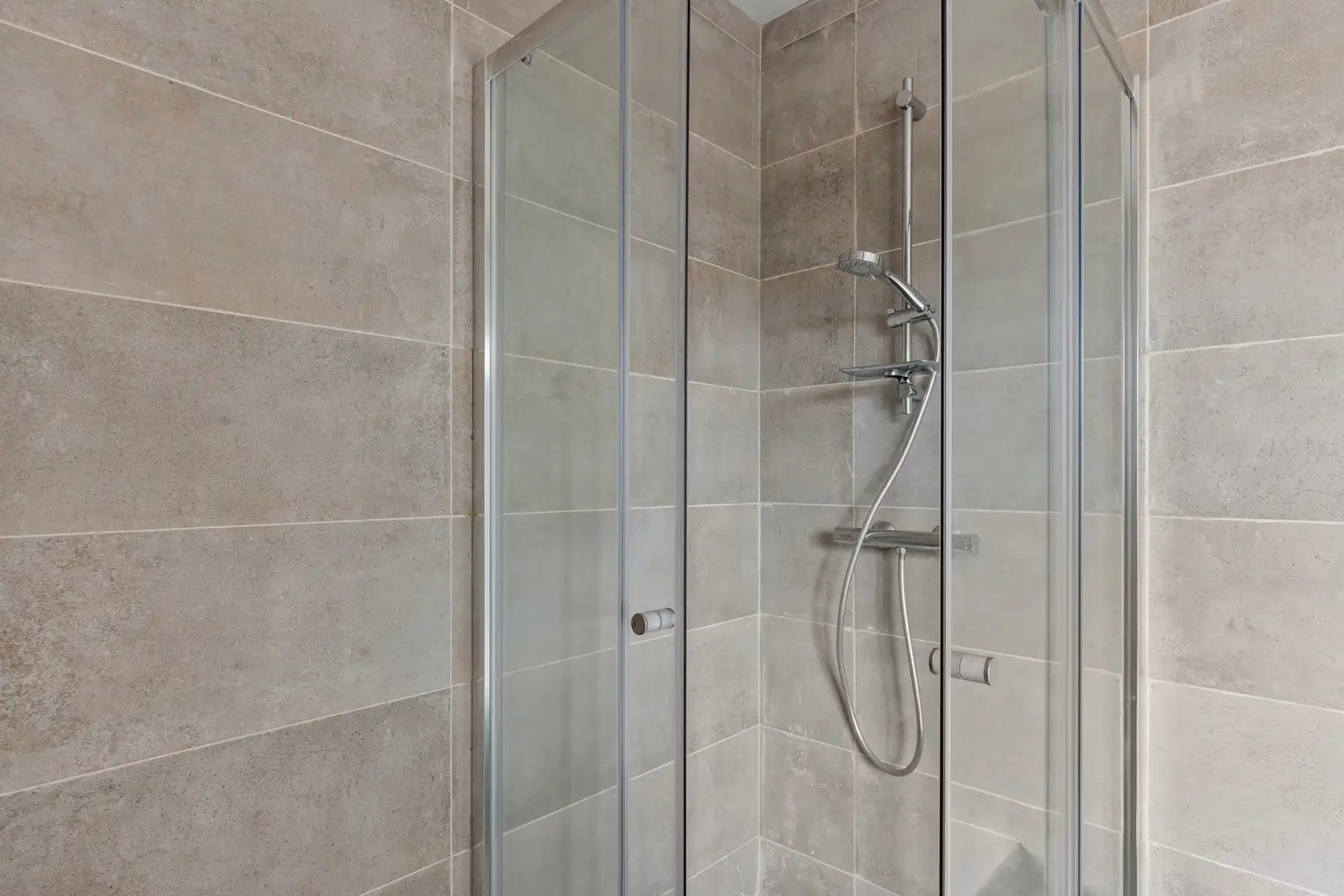 Instapklare open bebouwing met 4 slaapkamers foto 15