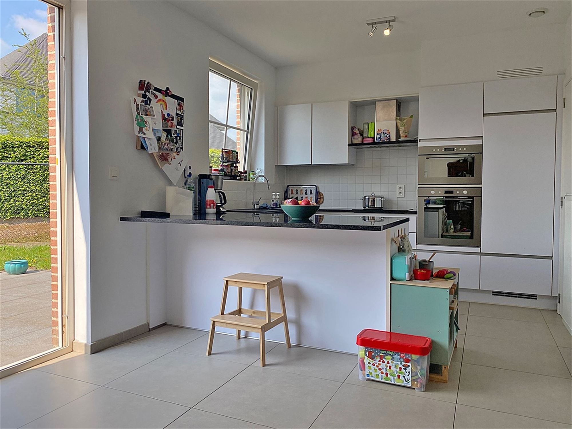 Charmante WONING (HOB) met 3 slaapkamers, garage & tuintje foto 7