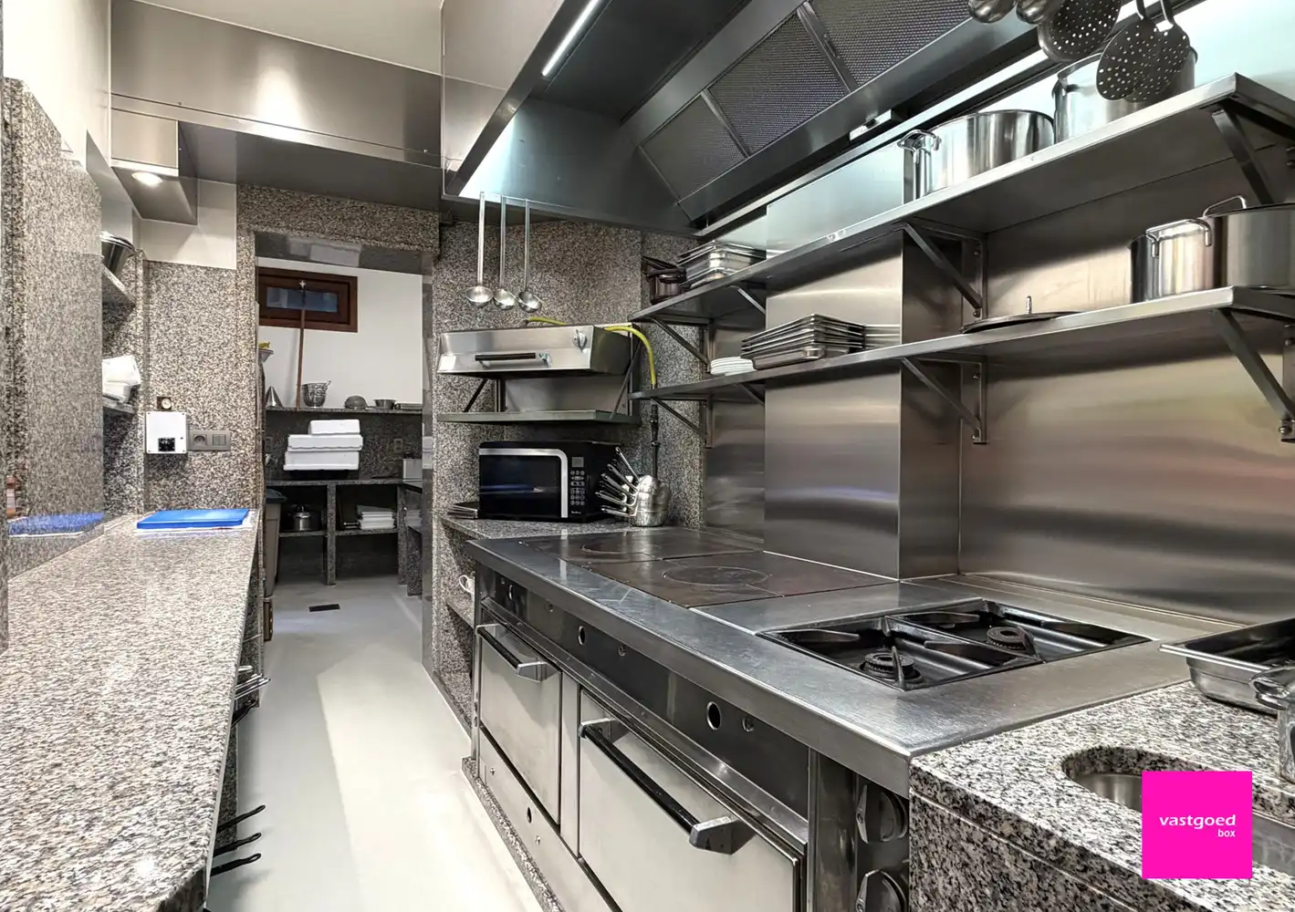 Veelzijdig handelspand met woonst op topligging nabij zee – Oostende/Mariakerke foto 12