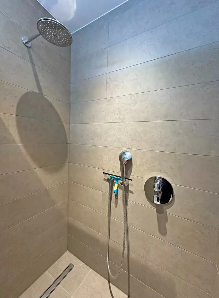 Luxueus appartement op de eerste verdieping op rustige centrumlocatie te 's Gravenwezel. foto 4