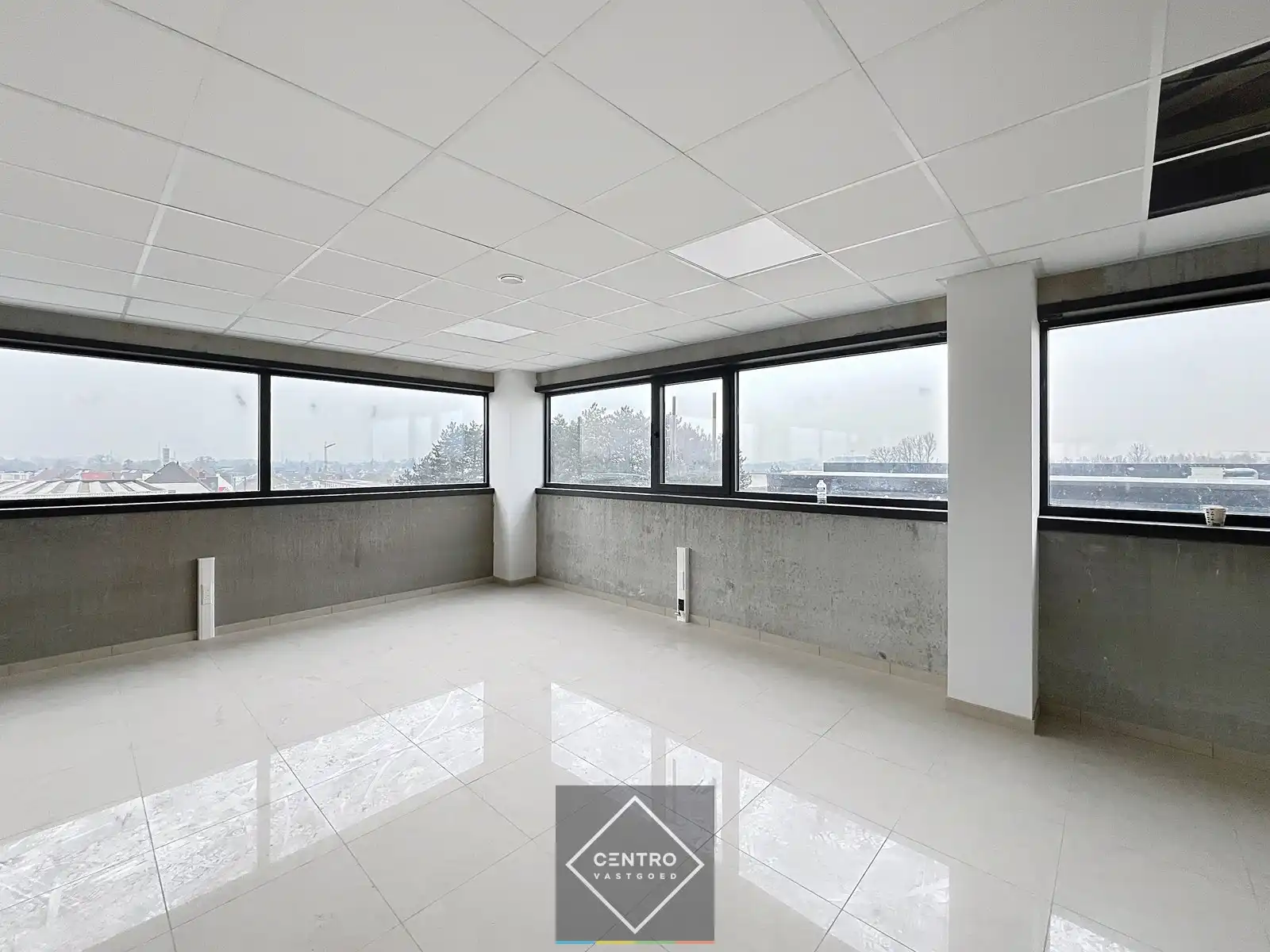 Laatste ENERGIEZUINIGE kantoorruimte (± 210 m²) TE HUUR op zichtlocatie te Vichte. Laadpalen, warmtepompen etc. foto 4