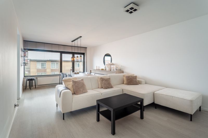 Ruim en lumineus, instapklaar 2 slpk. app. met terras en zicht op het groen+P! foto 6