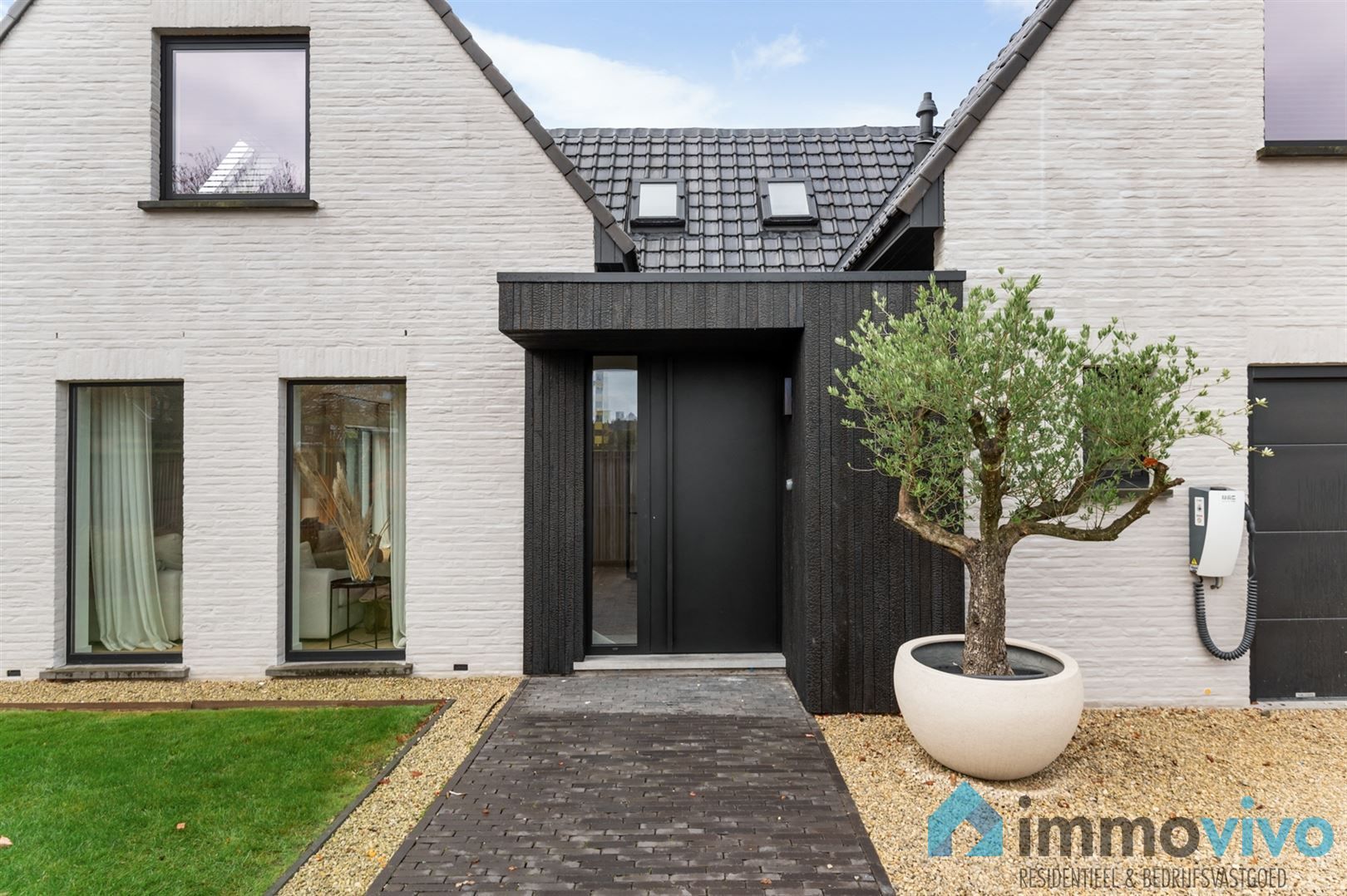 Hoogwaardig gerenoveerde villa met poolhouse en zwembad foto 21