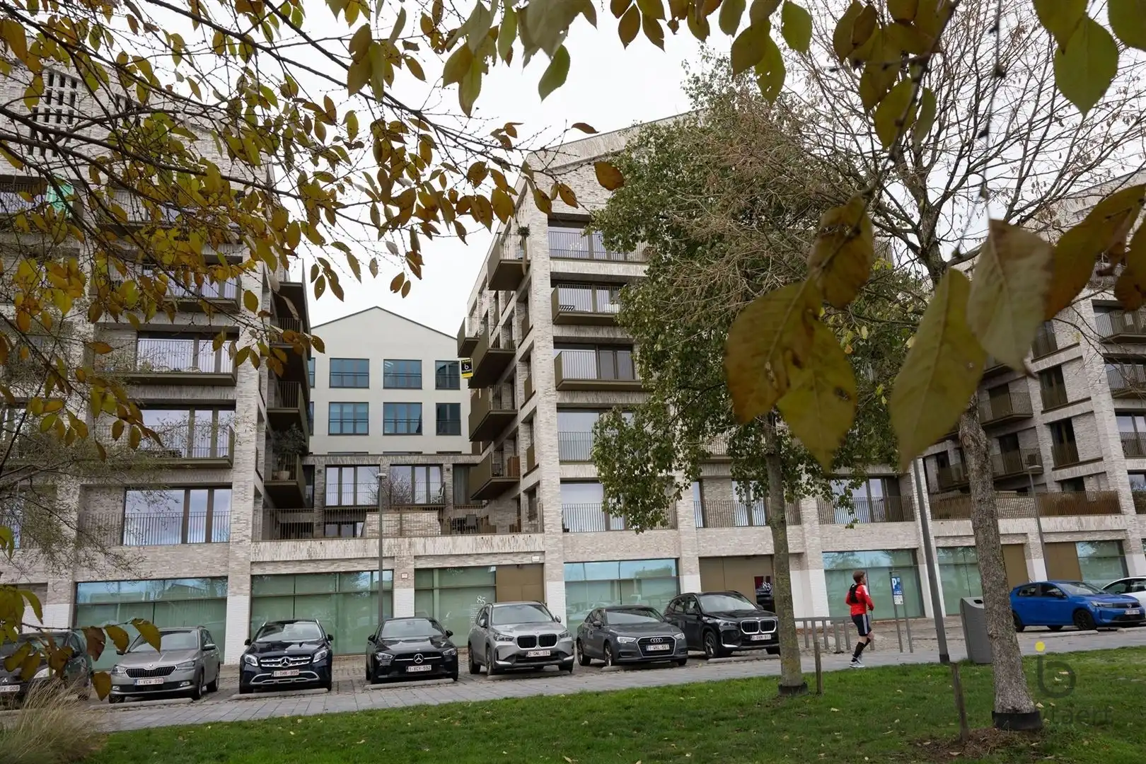 Stijlvol 1-slaapkamer appartement met terras en zicht op Kempisch Dok foto 4