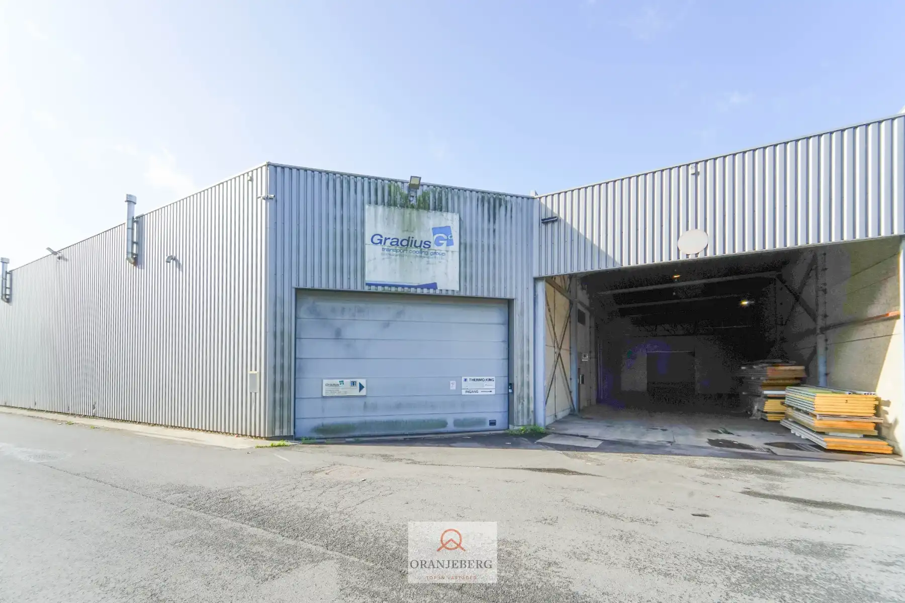 Groot magazijn (221m²) Te Huur met hoge bereikbaarheid vlakbij R4 foto 9