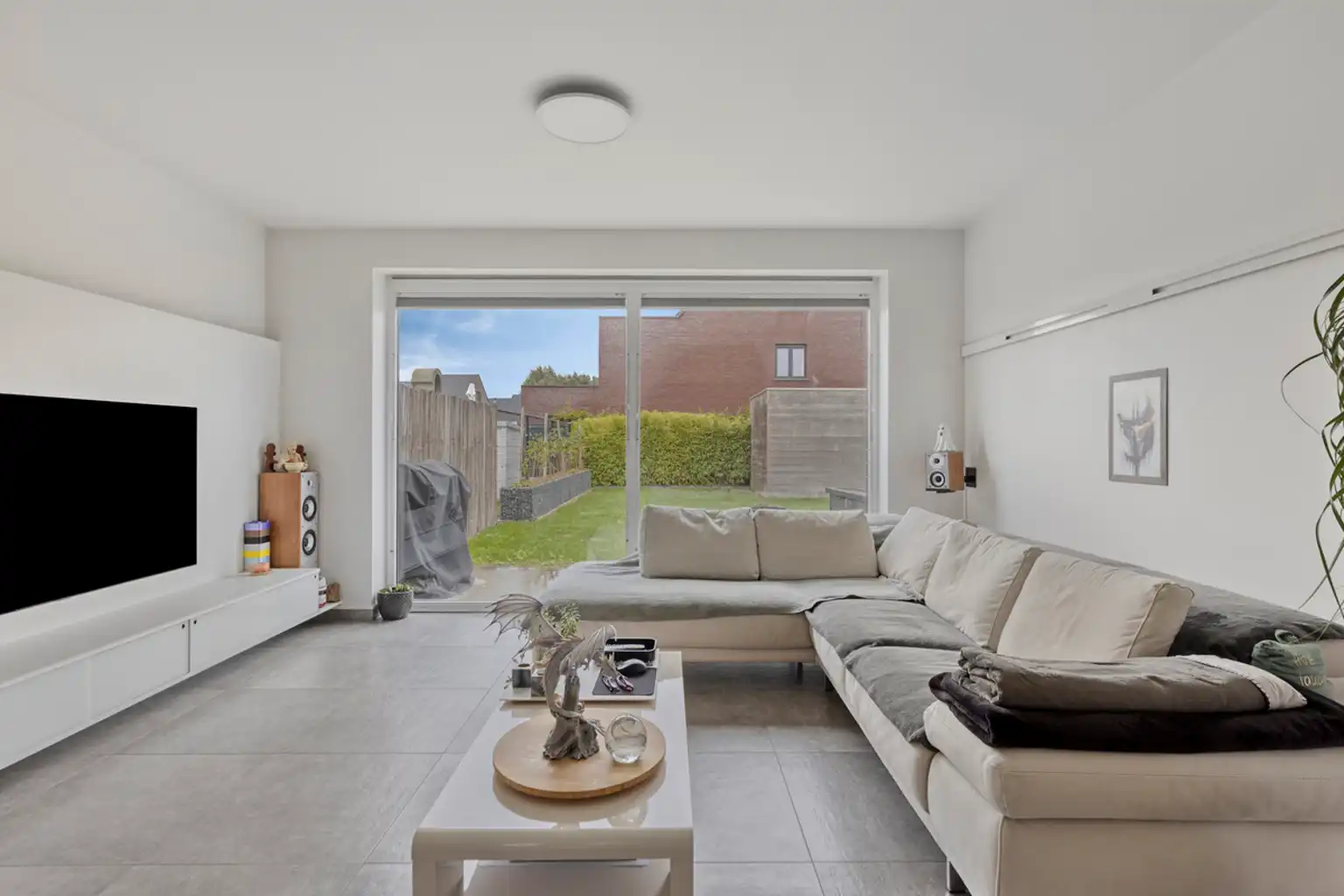 Instapklare halfopen bebouwing met 2 slaapkamers en tuin foto 5
