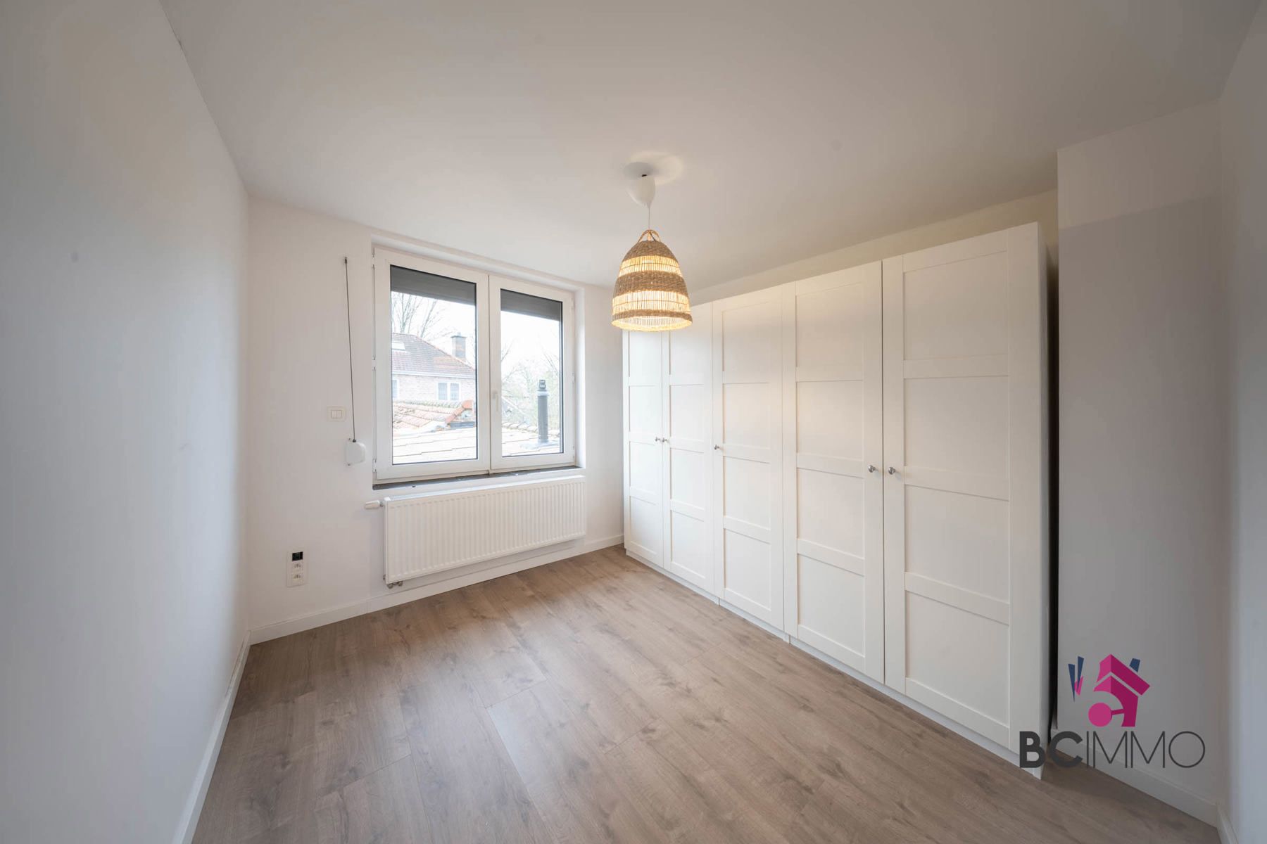 Instapklare halfopen woning op ruim hoekperceel in rustige woonwijk van Genk foto 10