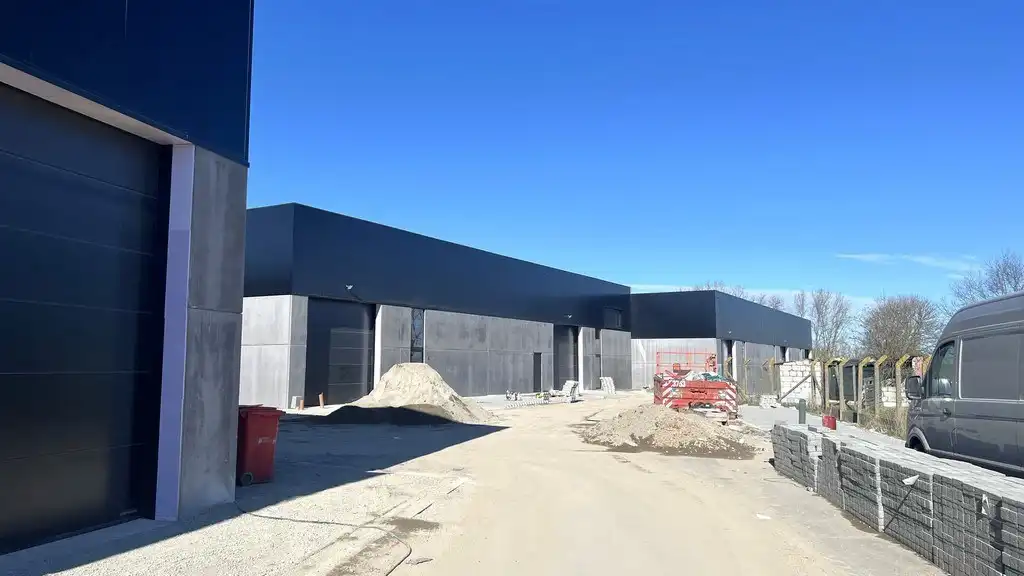 Klein magazijn te huur in Herzele Business Park foto {{pictureIndex}}