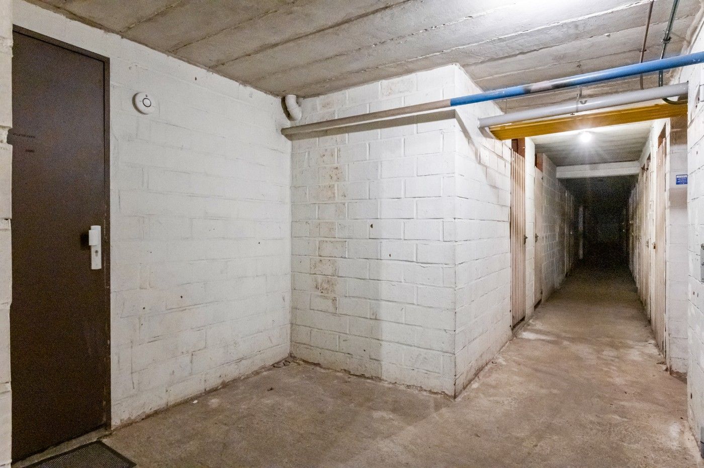 Recent gerenoveerd app. op 4e verd. met 2 slpk., terras, kelderberging en autostaanplaats foto 23