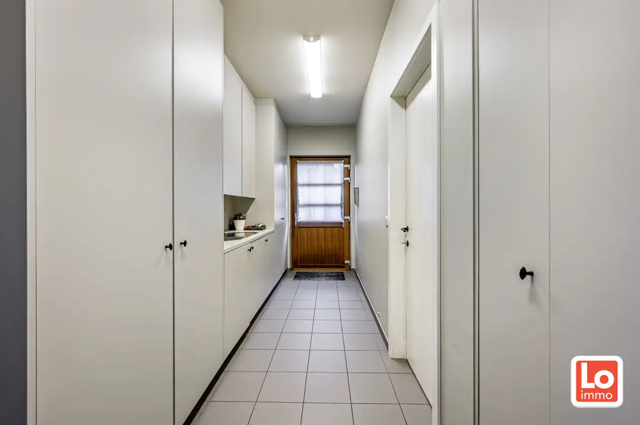 VERKOCHT! Ruime, charmante en degelijke alleenstaande villa met inpandige garage op een rustige en makkelijk bereikbare locatie tussen Lochristi en Gent. foto 16