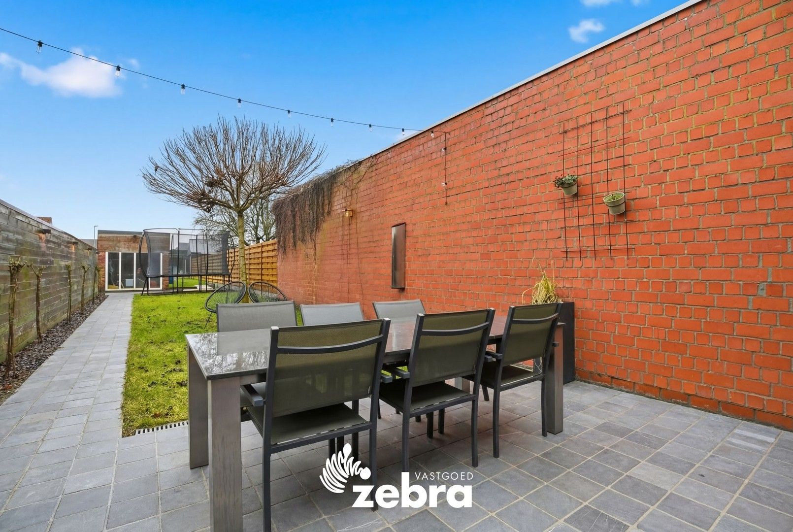 Halfopen bebouwing met uitweg en carport in het hartje van Zwevezele foto 21