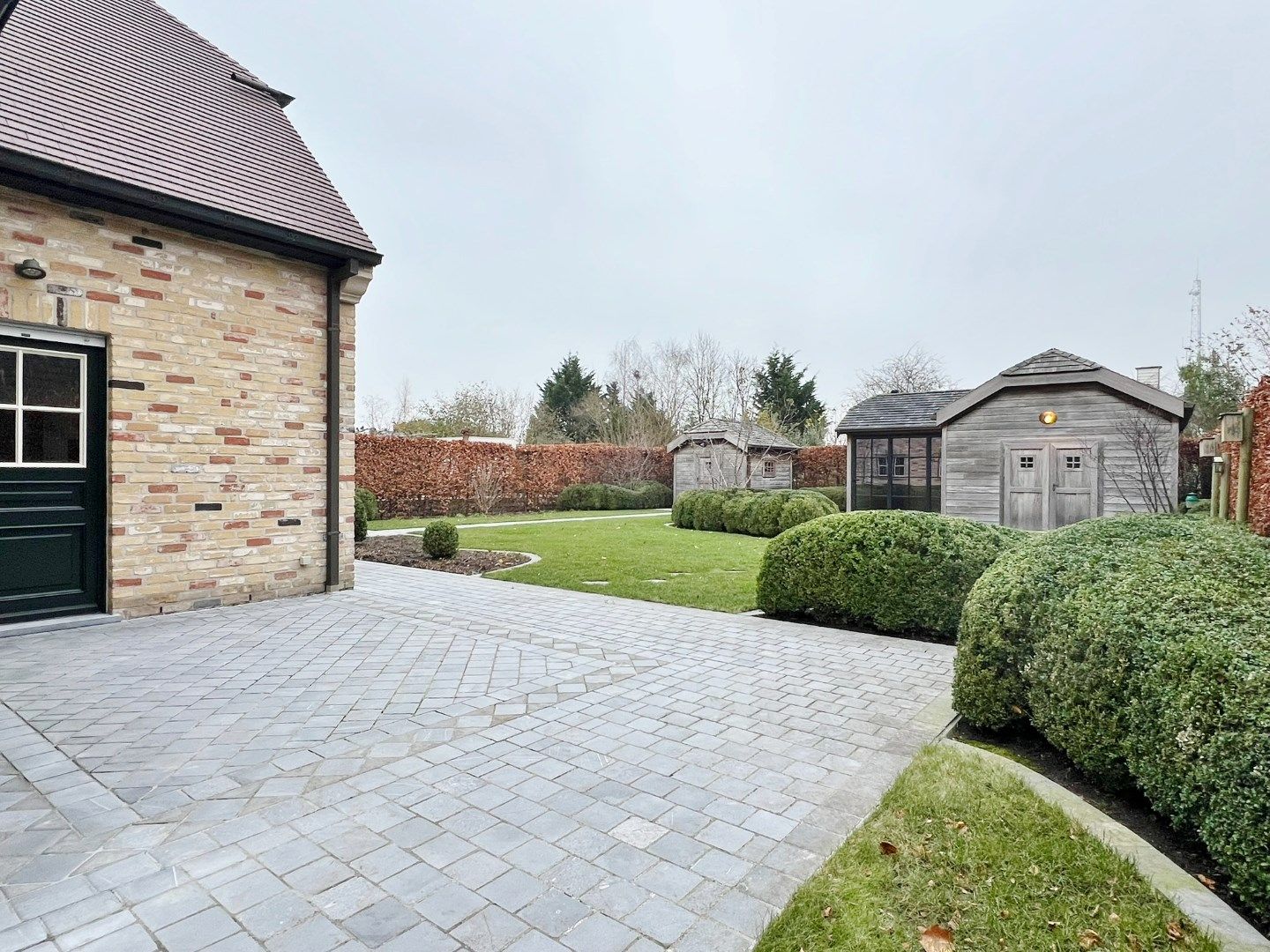 Perfect onderhouden villa met garage, zonnige tuin en bijhuis met sauna.  foto 24